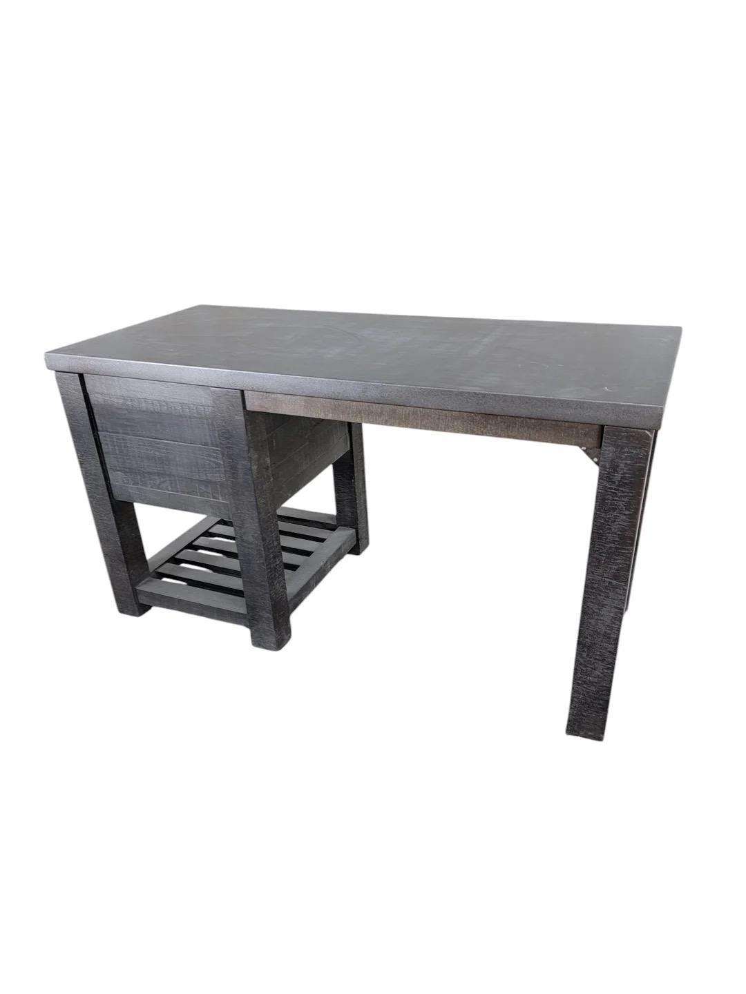 Restoration Hardware Vaughn, scrittoio in metallo rigenerato con contenitore, è un'ottima scelta. in vendita 5