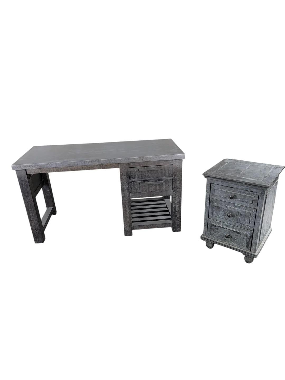 Industriale Restoration Hardware Vaughn, scrittoio in metallo rigenerato con contenitore, è un'ottima scelta. in vendita