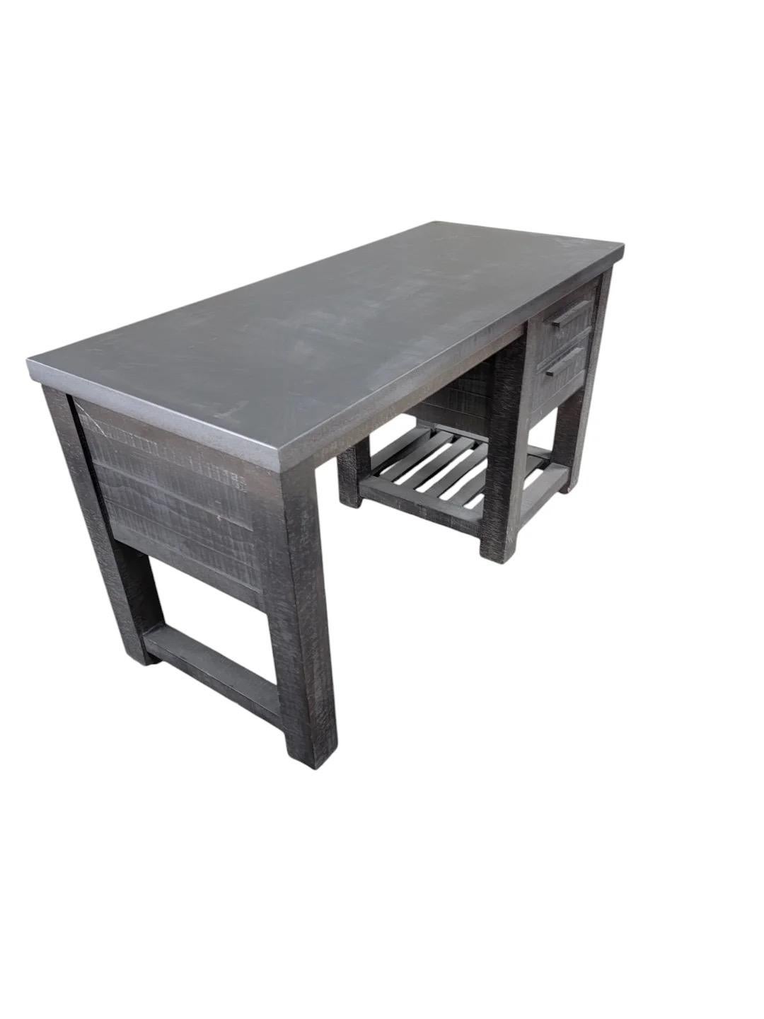 Legno di recupero Restoration Hardware Vaughn, scrittoio in metallo rigenerato con contenitore, è un'ottima scelta. in vendita