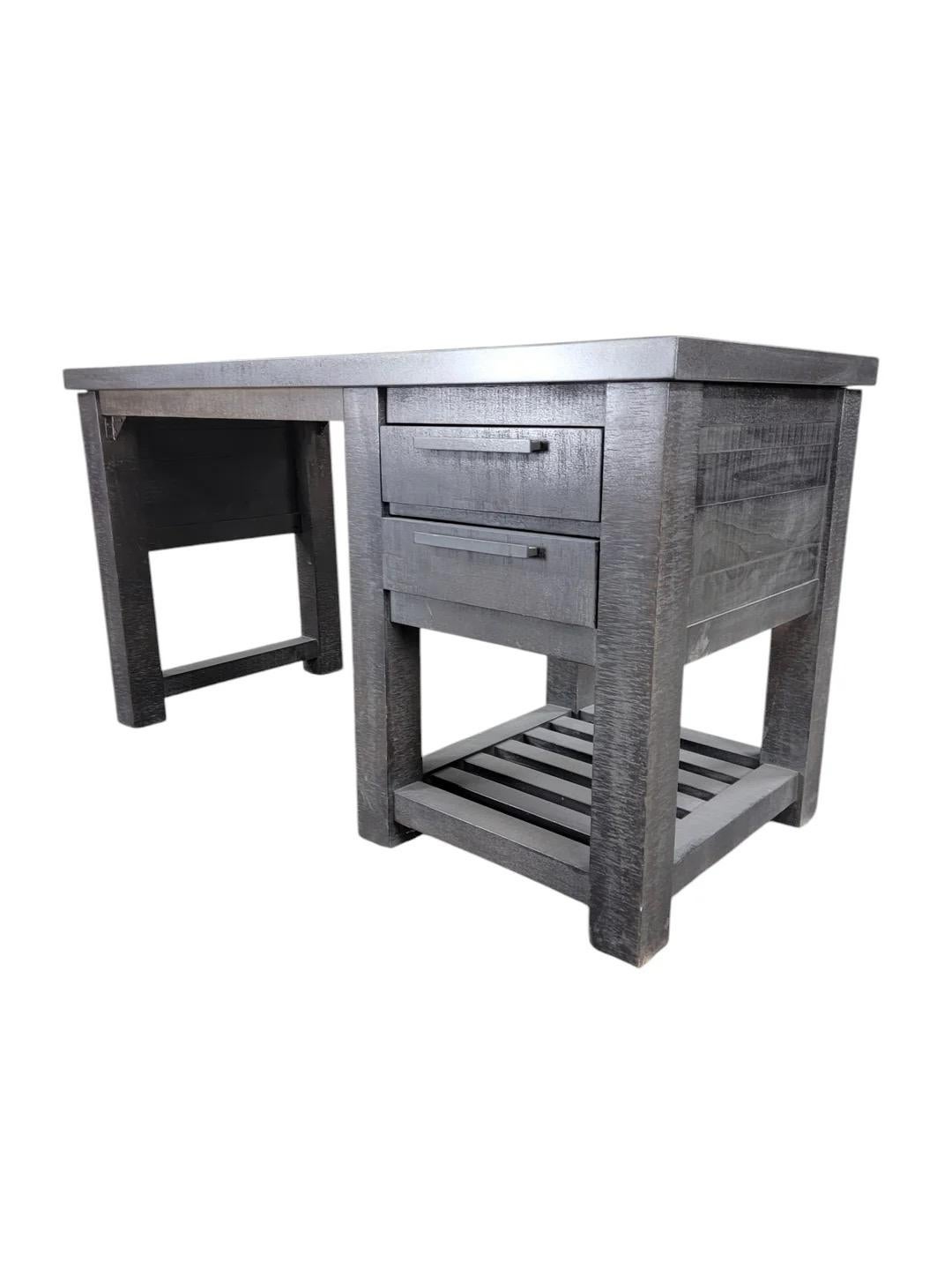 Restoration Hardware Vaughn, scrittoio in metallo rigenerato con contenitore, è un'ottima scelta. in vendita 1