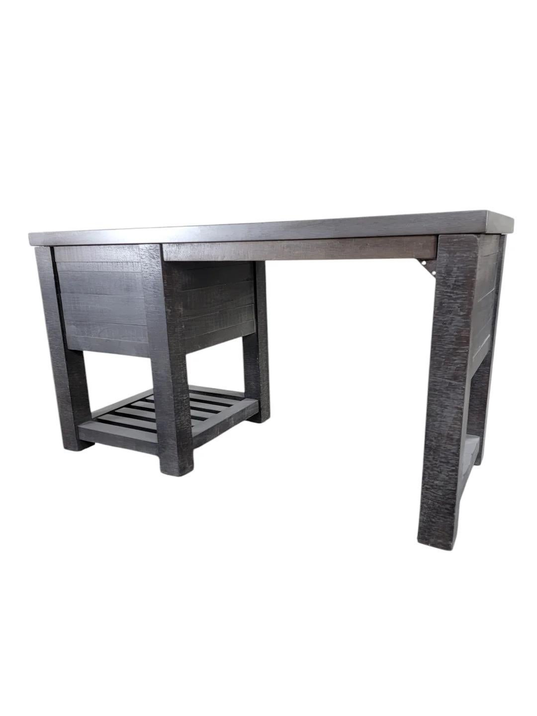 Restoration Hardware Vaughn, scrittoio in metallo rigenerato con contenitore, è un'ottima scelta. in vendita 2