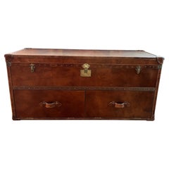 Restoration Hardware Vintage Cigar Mayfair Steamer Media/Console Trunk en cuir