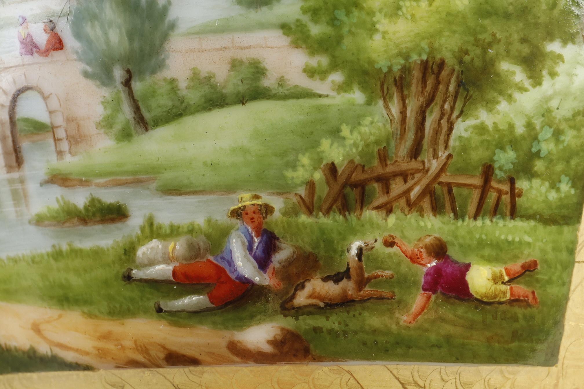 Coppia di vasi in porcellana del periodo del restauro in vendita 5