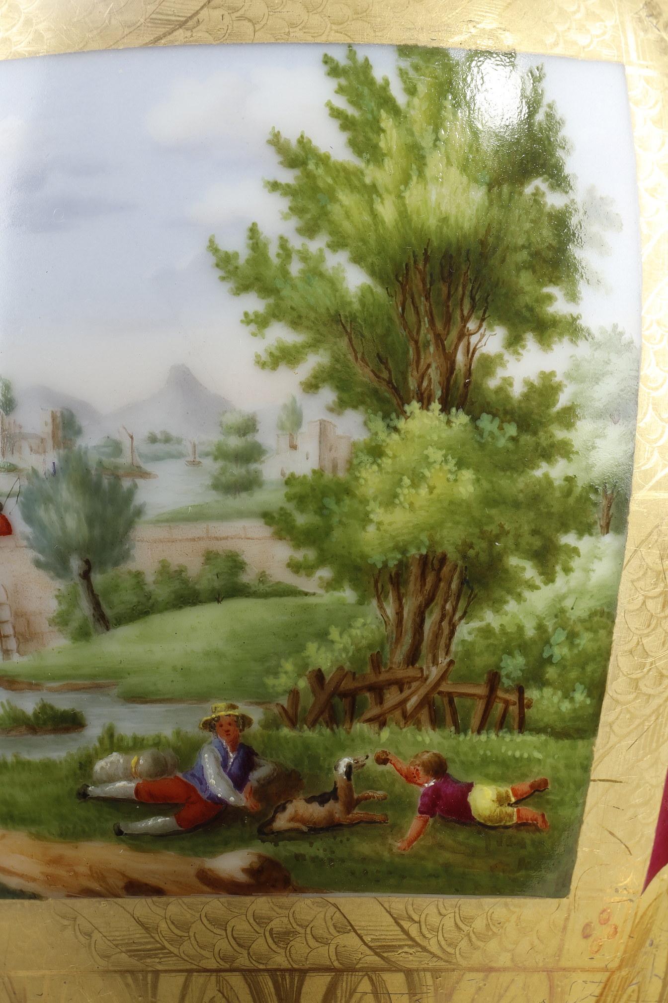 Coppia di vasi in porcellana del periodo del restauro in vendita 6