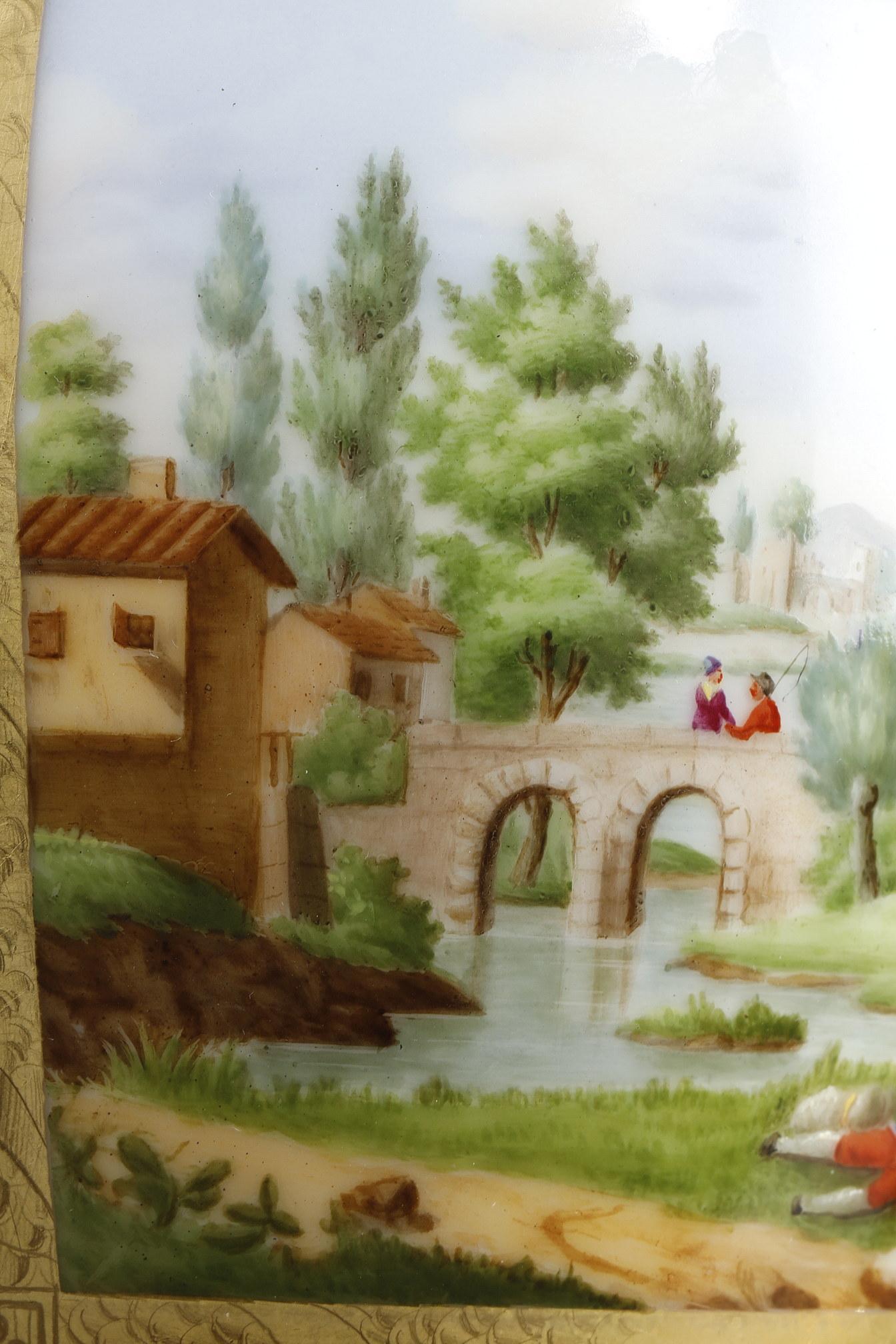 Coppia di vasi in porcellana del periodo del restauro in vendita 7