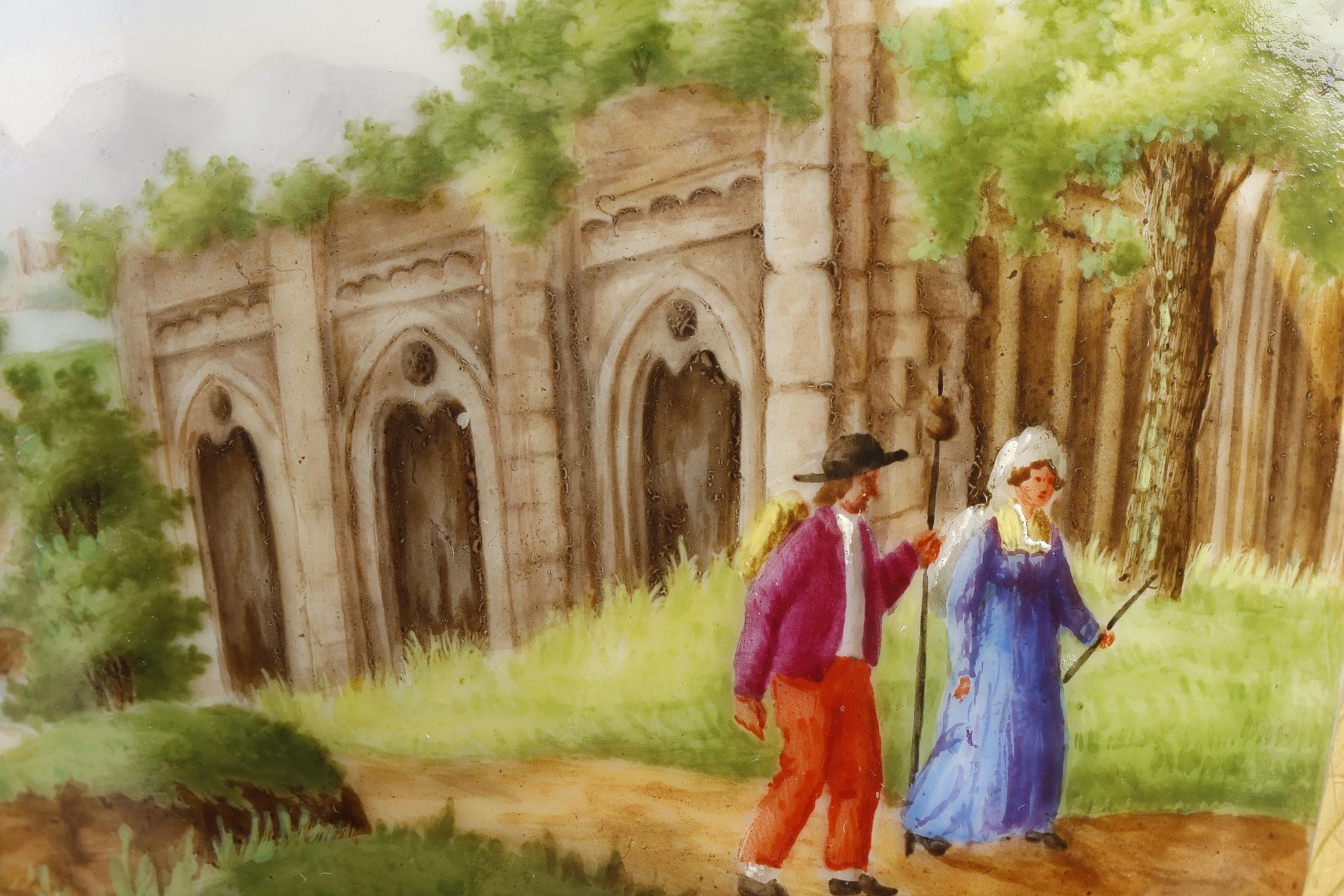 Coppia di vasi in porcellana del periodo del restauro in vendita 11