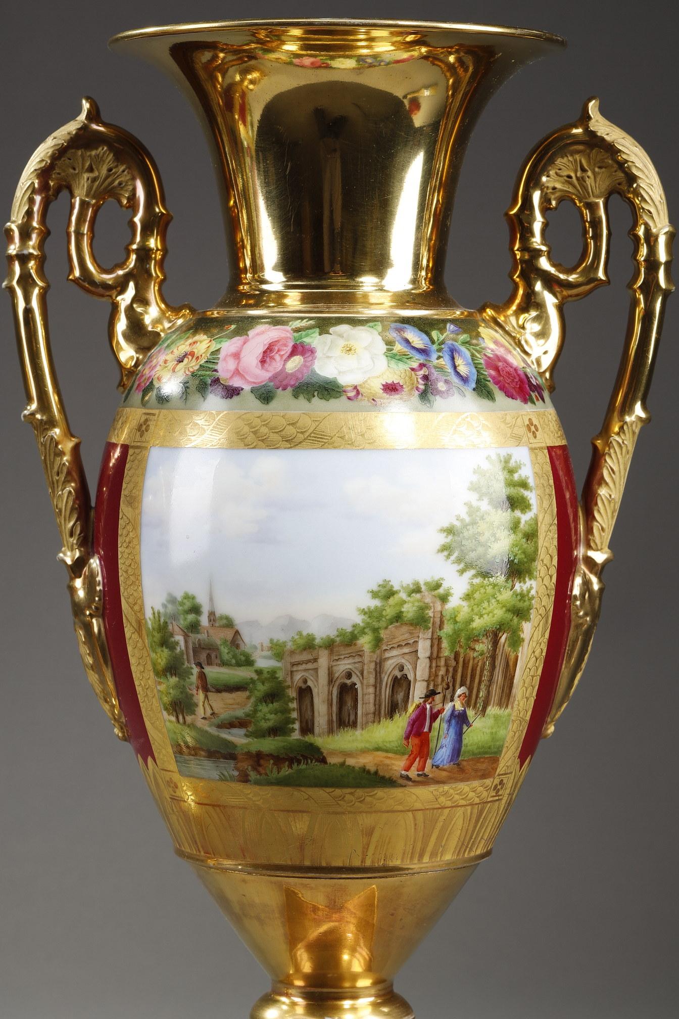 Coppia di vasi in porcellana del periodo del restauro in vendita 1
