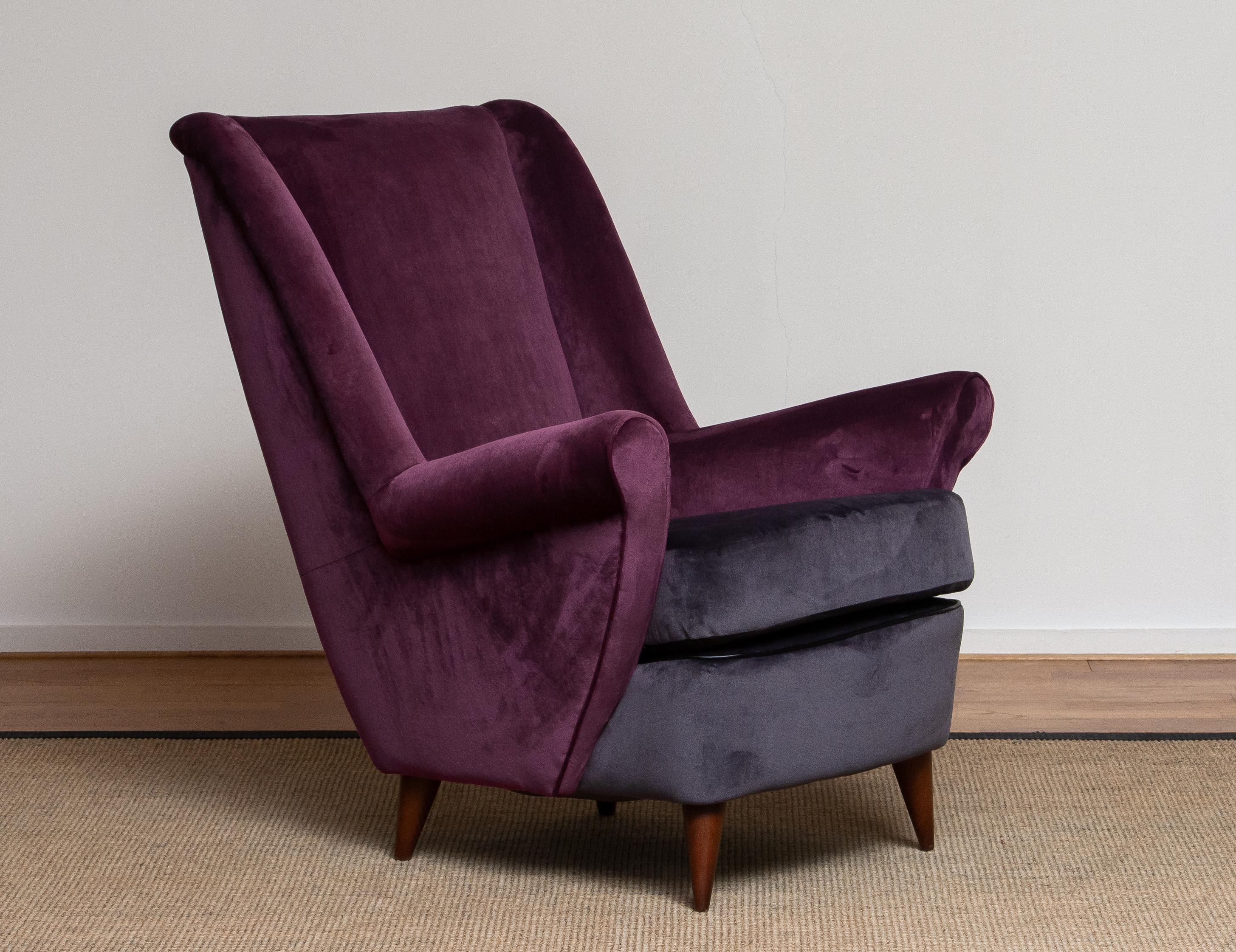 Fauteuil restauré des années 1950 en violet et gris Attribué à ISA Bergamo, Italie en vente 4