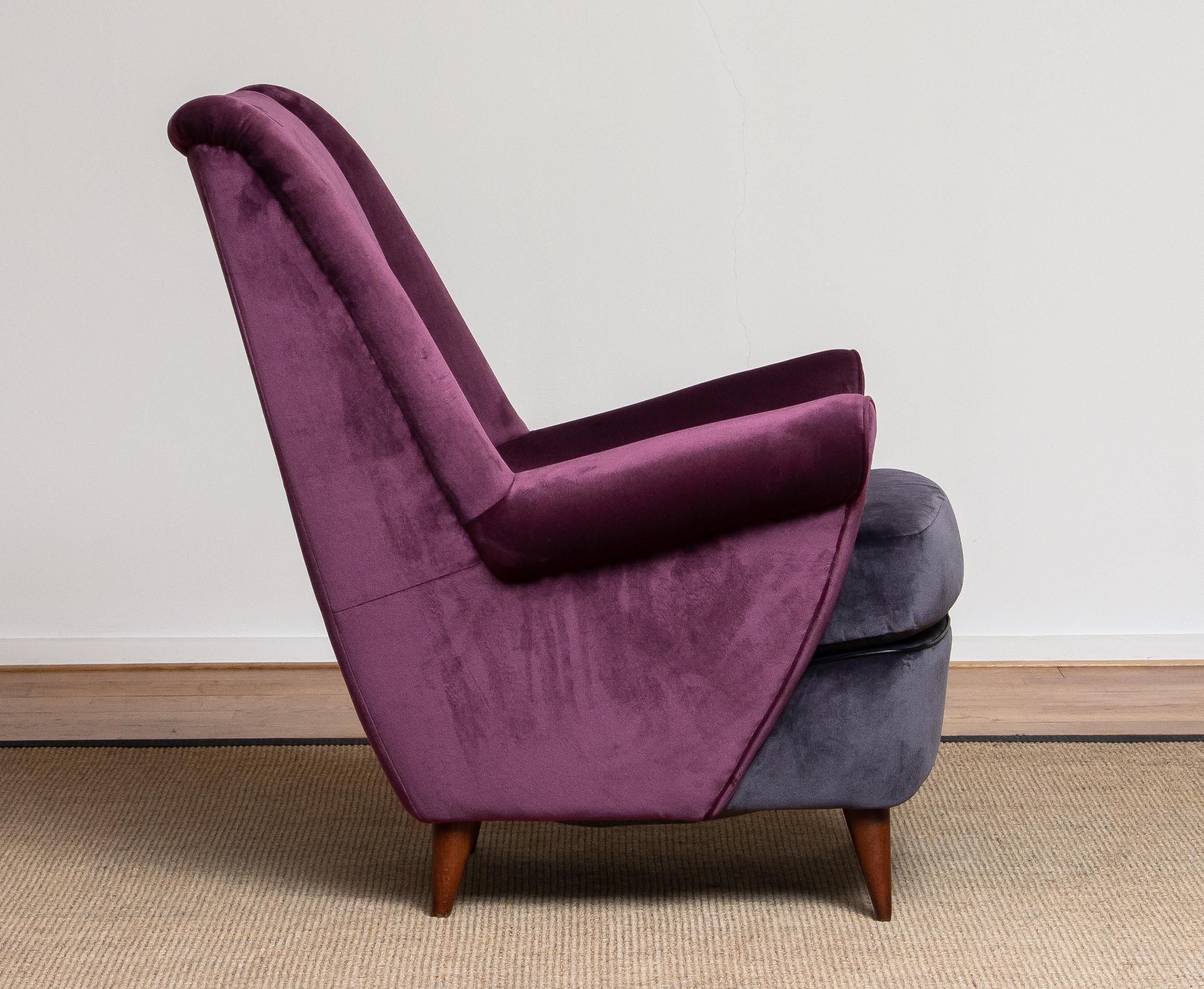 Fauteuil restauré des années 1950 en violet et gris Attribué à ISA Bergamo, Italie Bon état - En vente à Silvolde, Gelderland