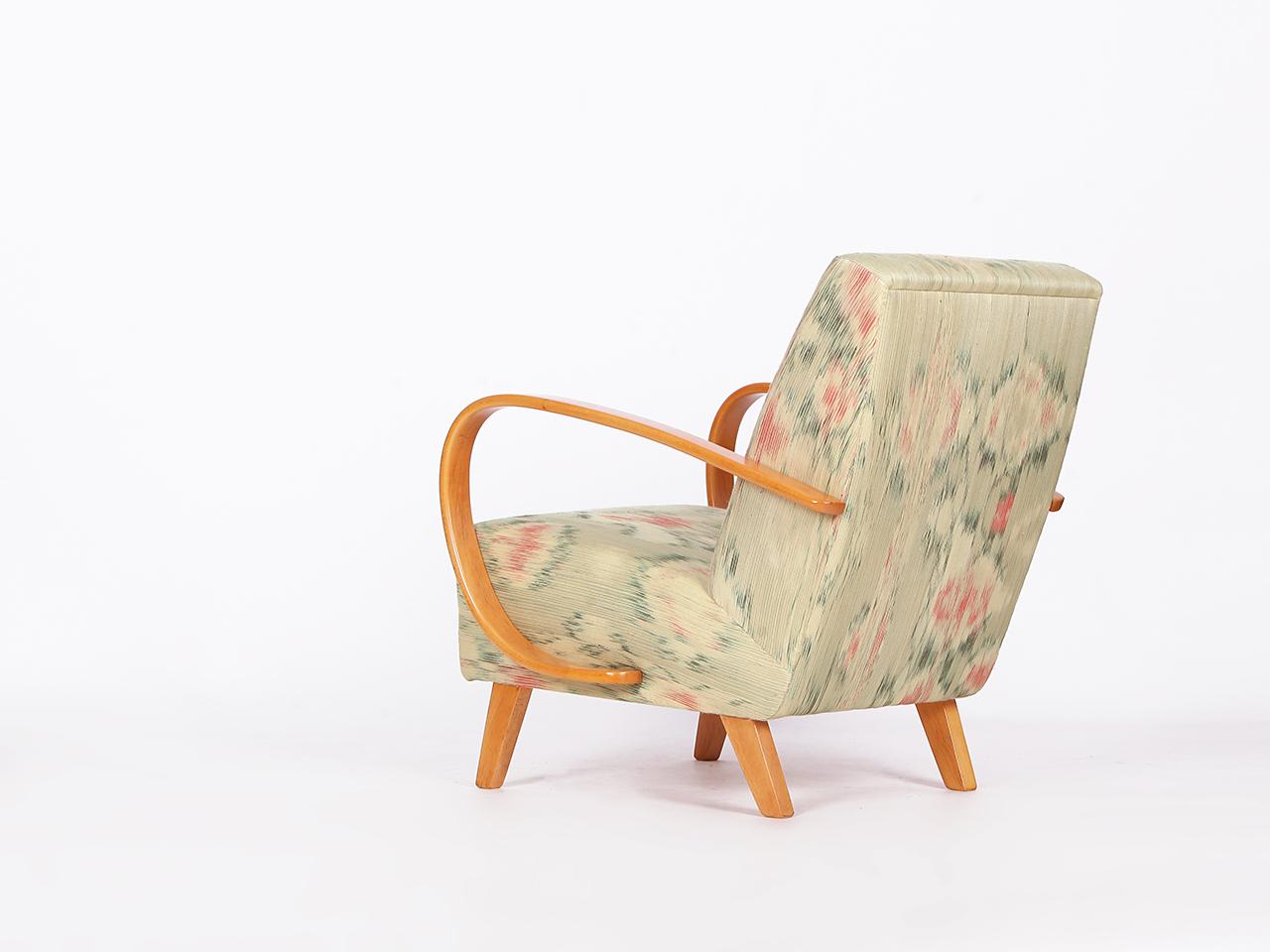 Soie Fauteuil Jindrich Halabala des années 1950 restauré avec tabouret en soie thaïlandaise tissée à la main en vente