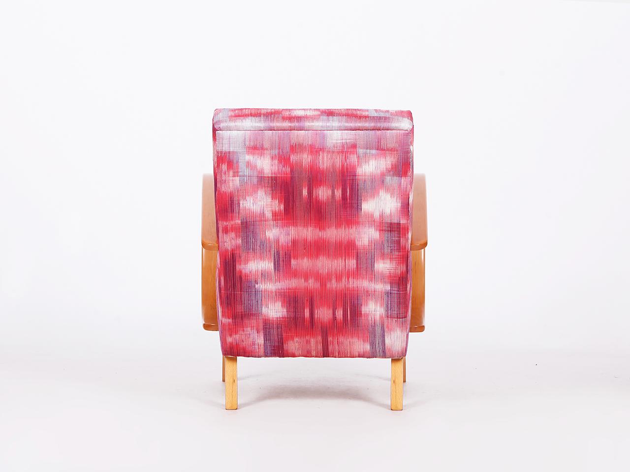 Soie Fauteuil Jindrich Halabala des années 1950 restauré avec tabouret en soie thaïlandaise tissée à la main en vente