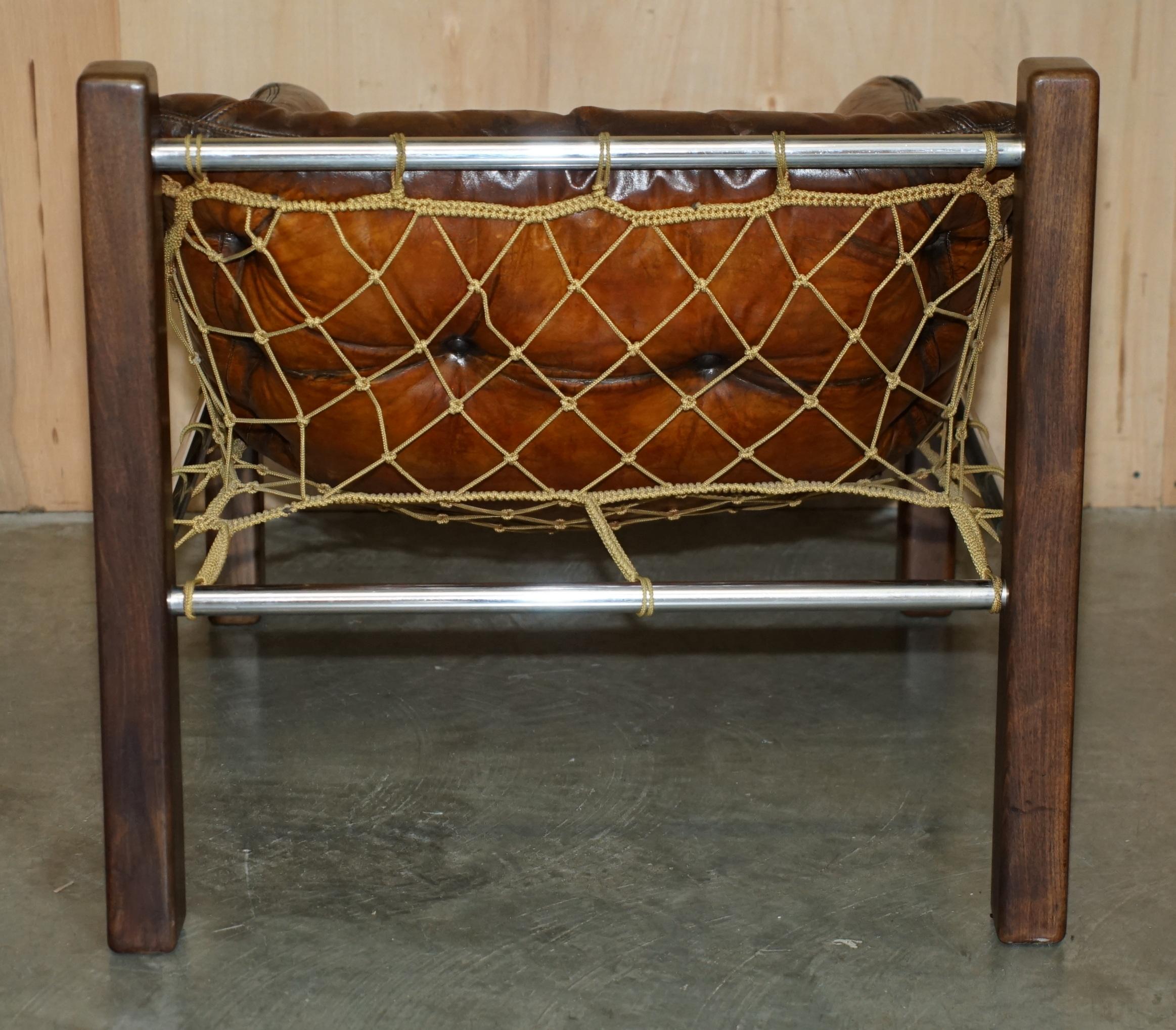 ARMADERA Y OTOMÁN DE MADERA BRAZILEÑA RESTAURADOS DE 1960 JEAN GILLON EN CUERO MARRON en venta 4