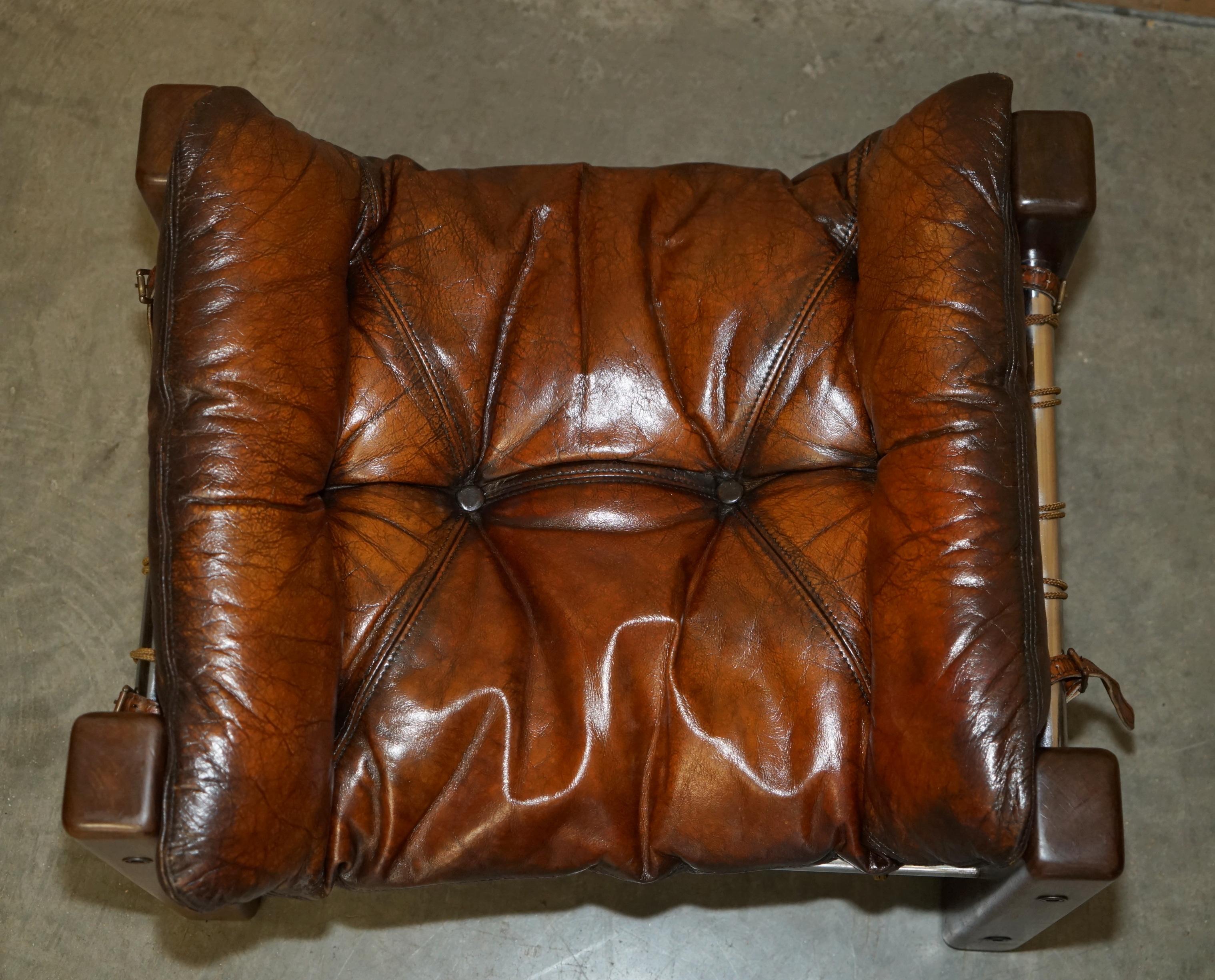 ARMADERA Y OTOMÁN DE MADERA BRAZILEÑA RESTAURADOS DE 1960 JEAN GILLON EN CUERO MARRON en venta 10