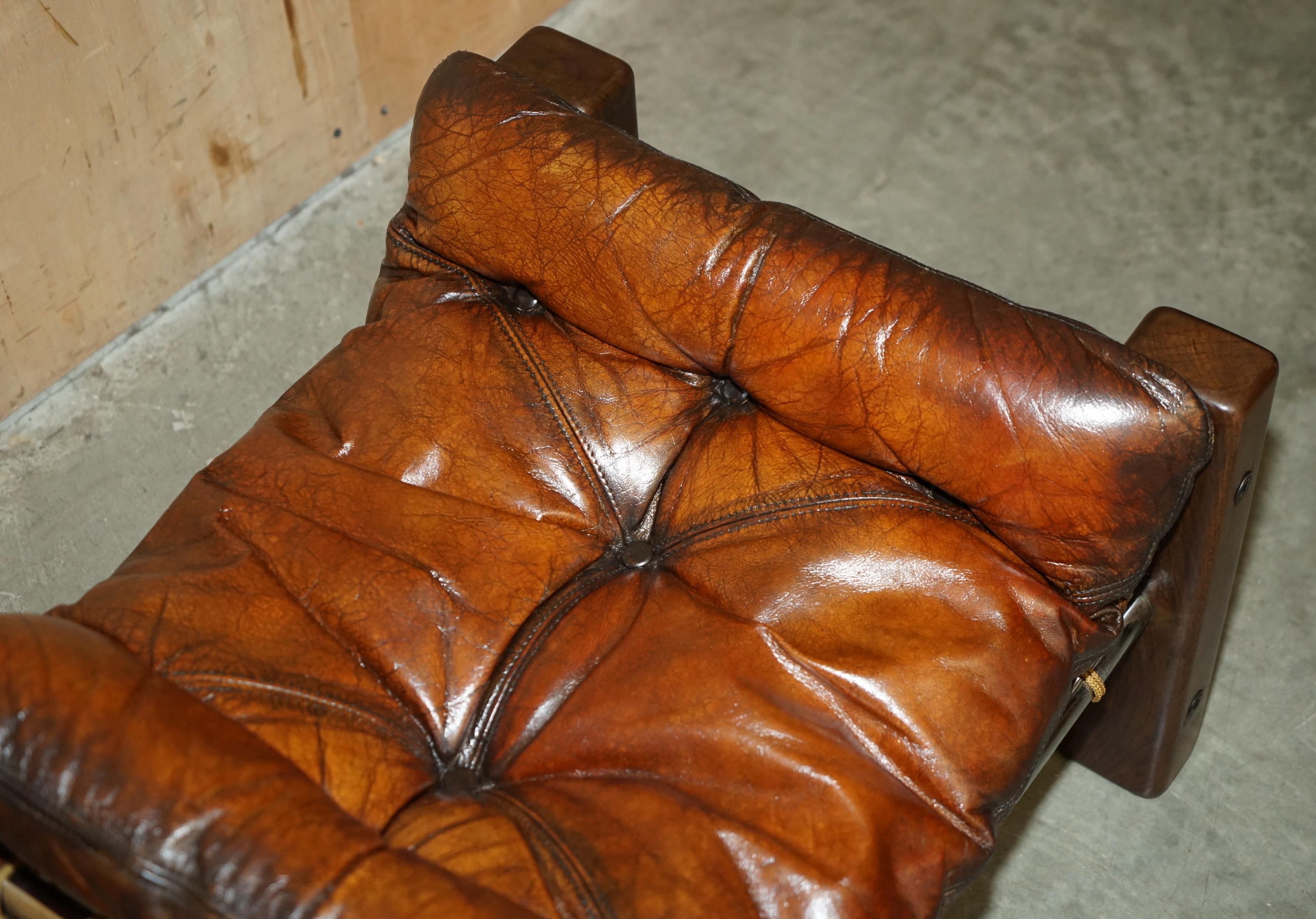 ARMADERA Y OTOMÁN DE MADERA BRAZILEÑA RESTAURADOS DE 1960 JEAN GILLON EN CUERO MARRON en venta 11