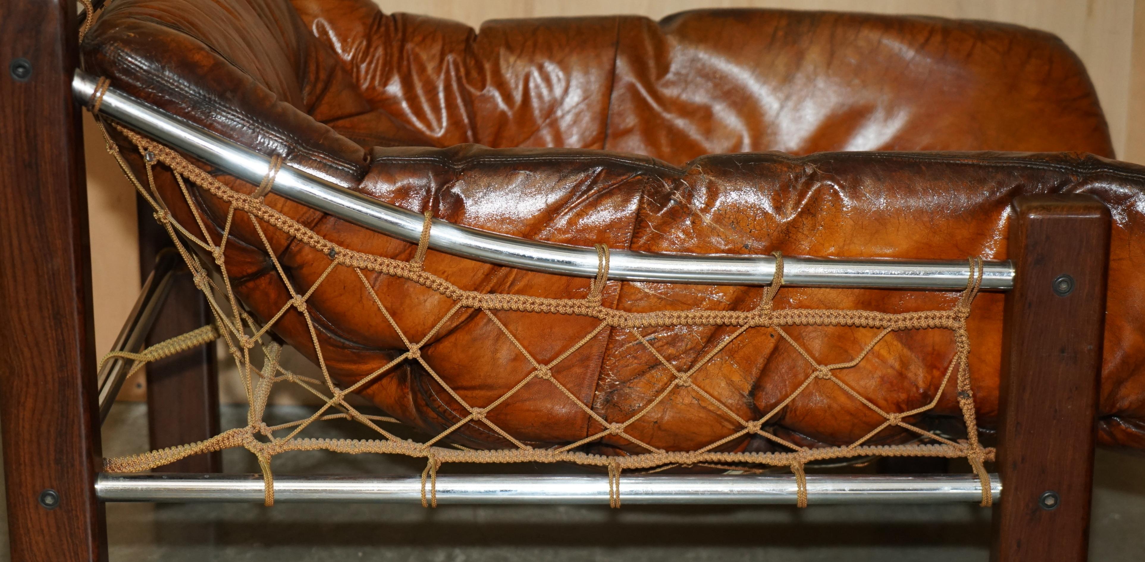 ARMADERA Y OTOMÁN DE MADERA BRAZILEÑA RESTAURADOS DE 1960 JEAN GILLON EN CUERO MARRON en venta 2