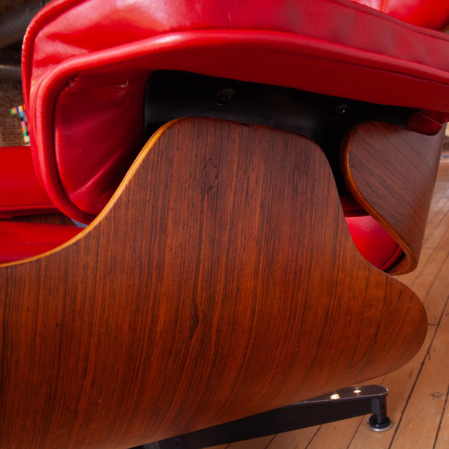 Silla Eames Lounge y Otomana de los años 60 restauradas Estadounidense en venta