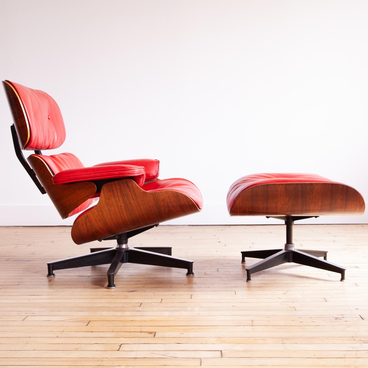 Silla Eames Lounge y Otomana de los años 60 restauradas en venta 1