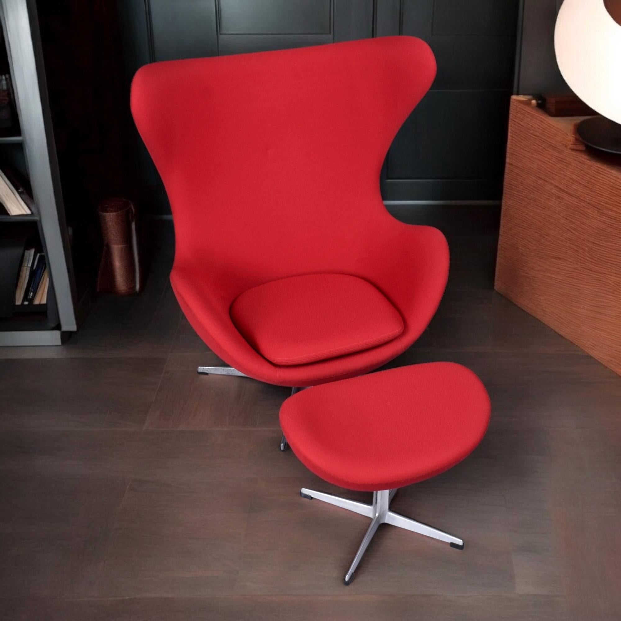 Restored 1965 Red Arne Jacobsen Fritz Hansen Egg Chair & Ottoman For Sale 4