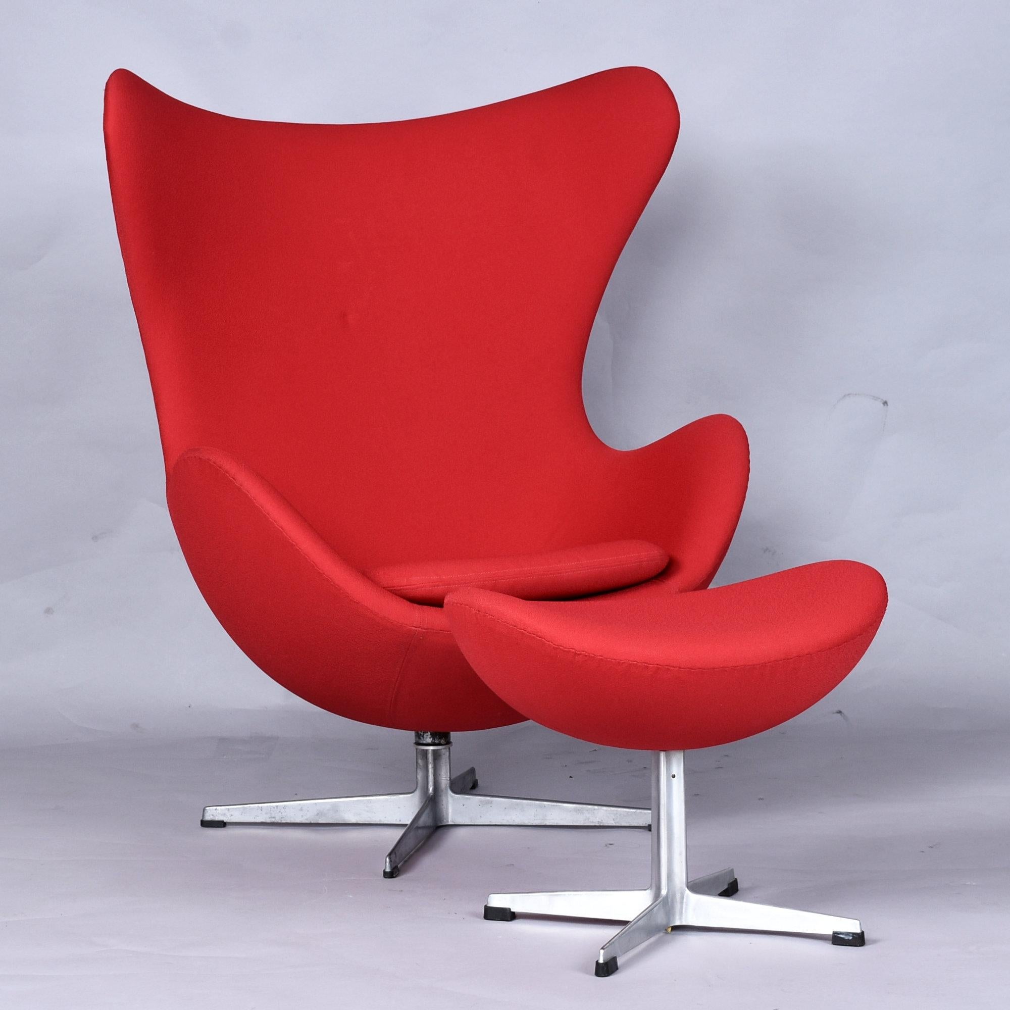 Restored 1965 Red Arne Jacobsen Fritz Hansen Egg Chair & Ottoman For Sale 8