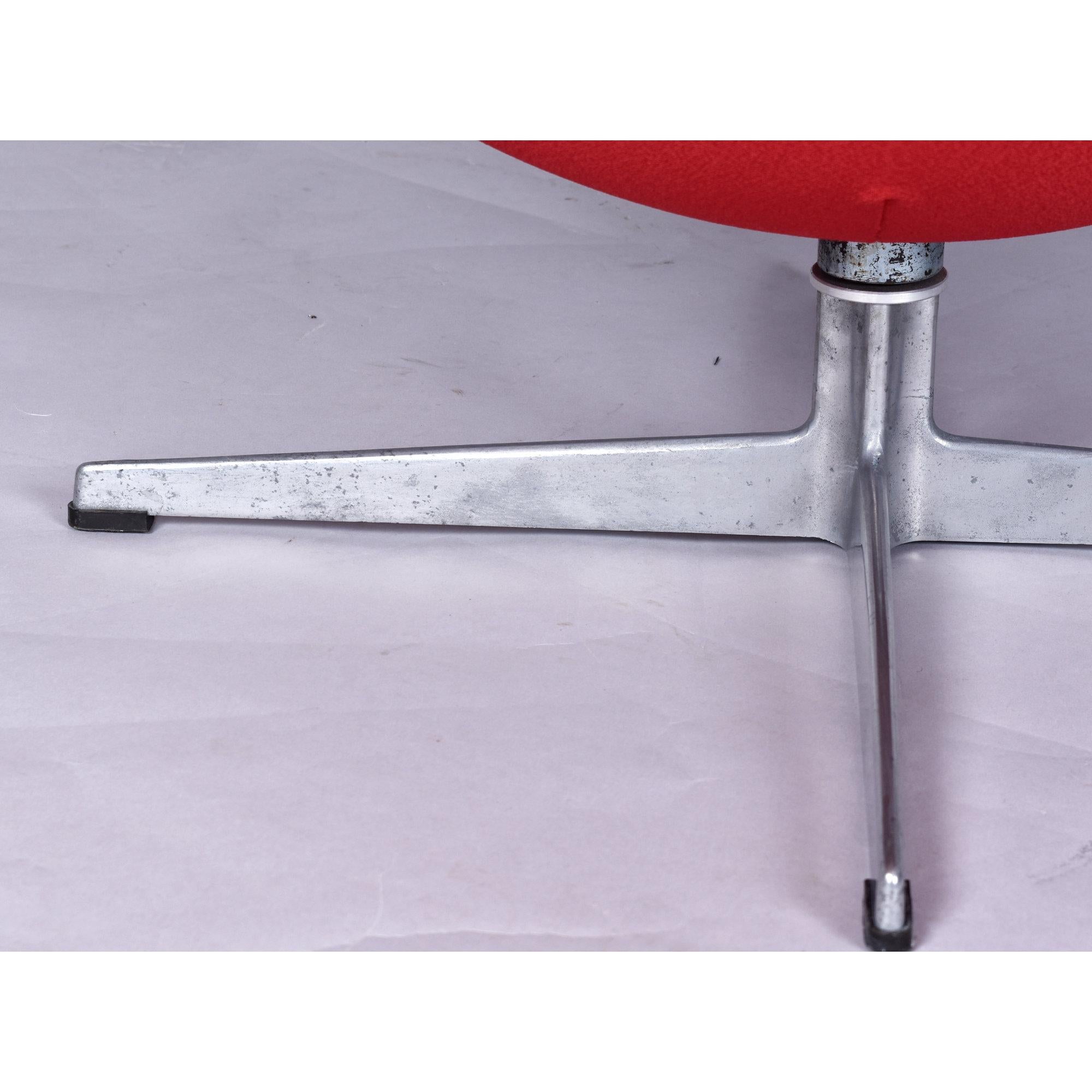 Restored 1965 Red Arne Jacobsen Fritz Hansen Egg Chair & Ottoman For Sale 9