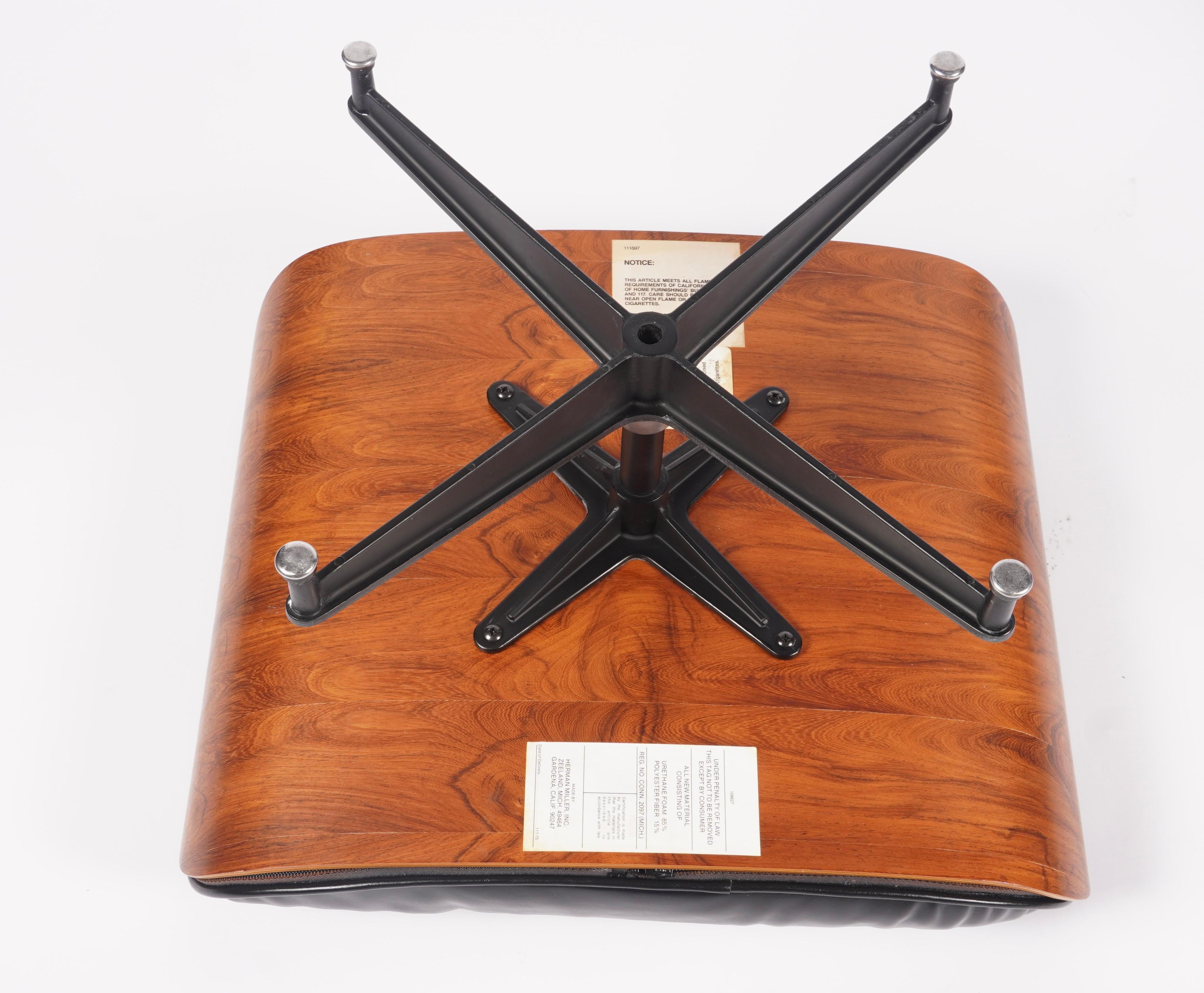 Restored 1970s Production Eames Lounge & Ottoman in Rosewood & Black Leather 4
