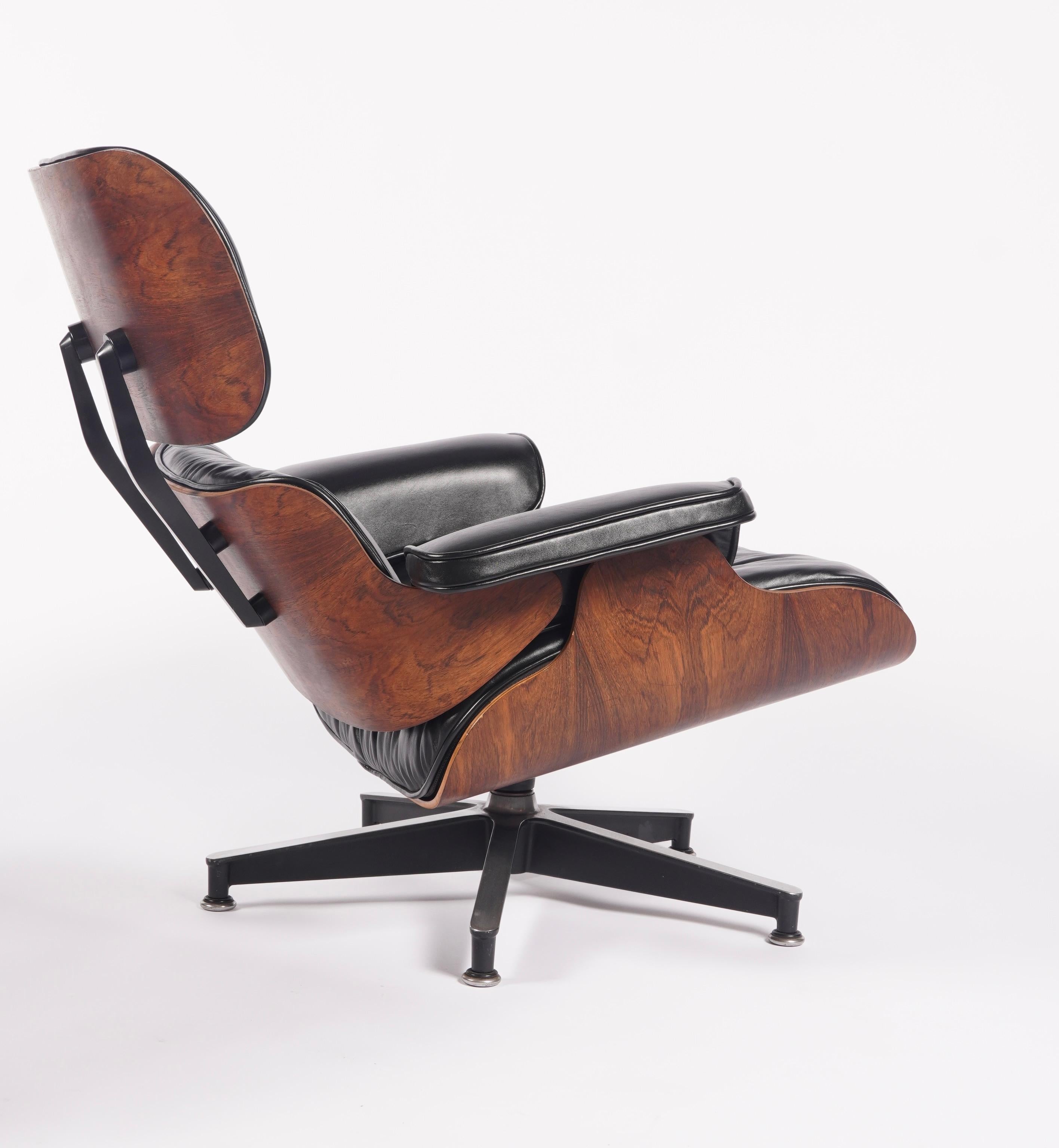 Late 20th Century Restored 1970s Production Eames Lounge & Ottoman in Rosewood & Black Leather