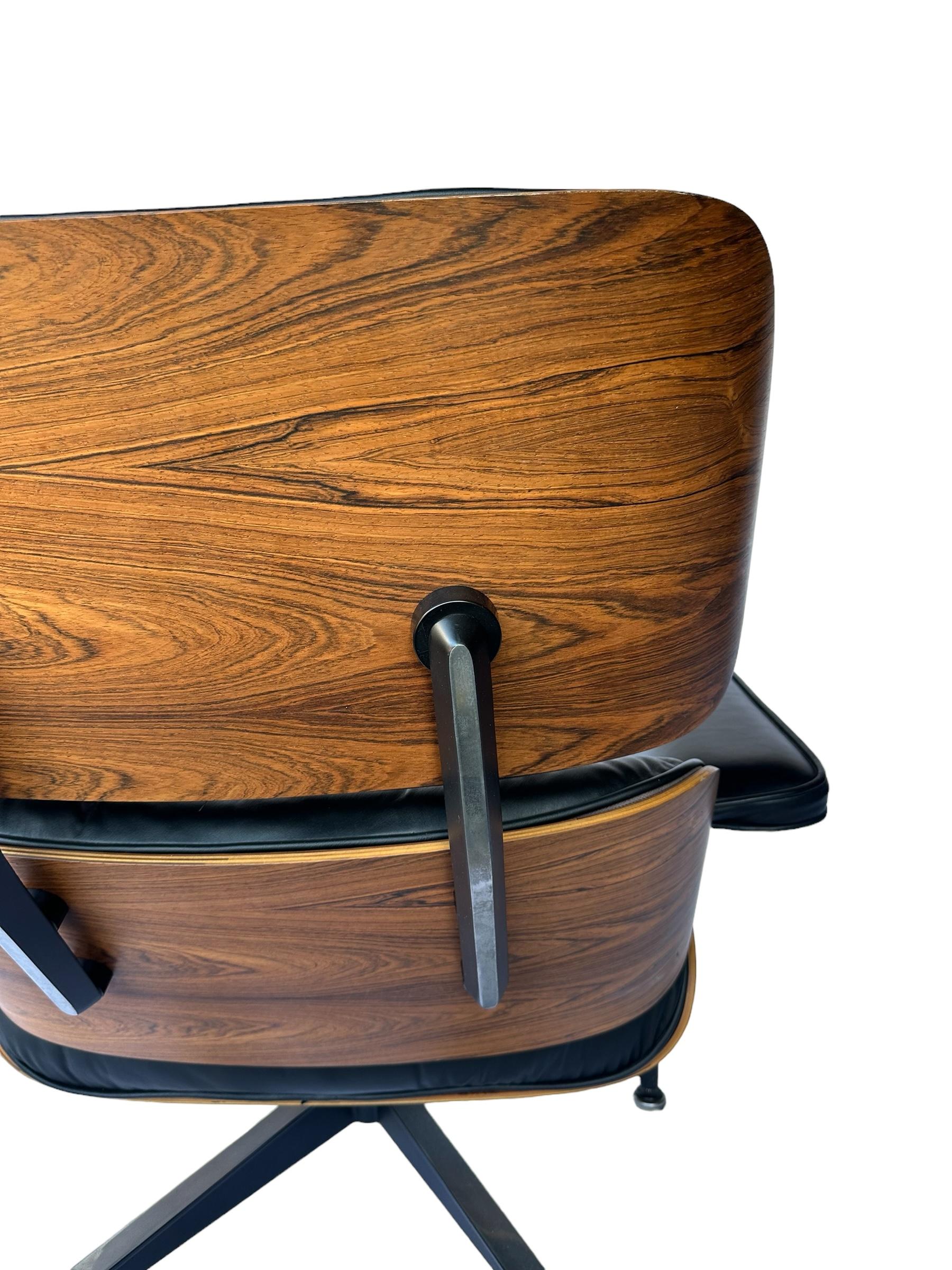 Chaise longue et pouf Eames en bois de rose restaurées des années 1970 par Herman Miller en vente 2