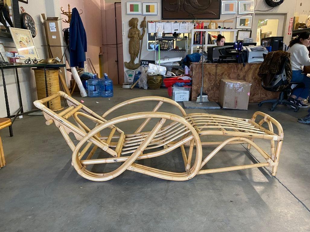 Chaise longue inclinable en rotin à 3 brins restaurée 3/4 Excellent état - En vente à Van Nuys, CA