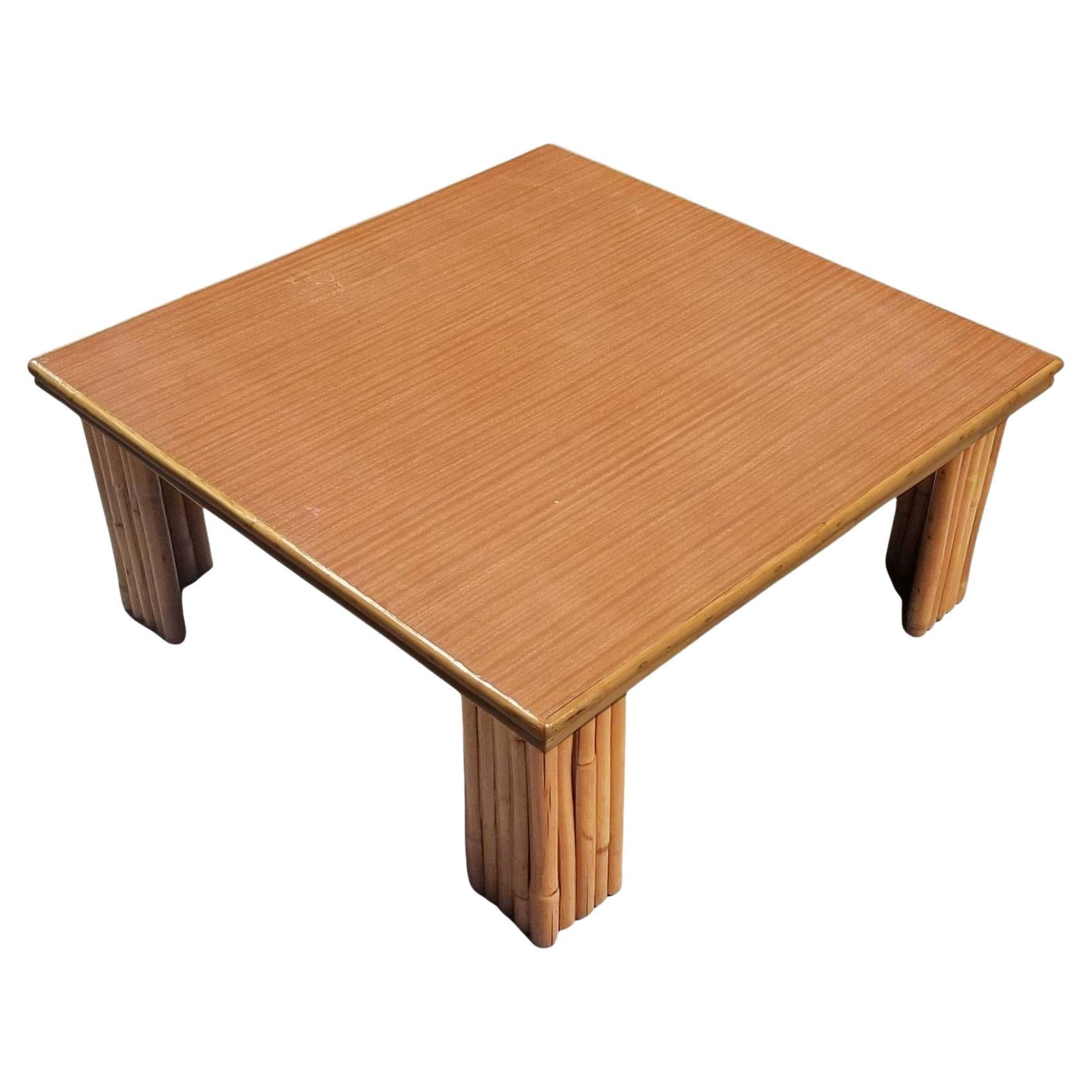 Table basse en rotin restaurée de 3 pieds de large avec plateau en formica