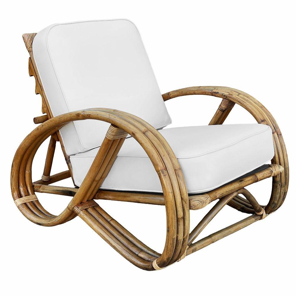 Cette chaise de salon en rotin, inspirée de Paul Frankl et datant du milieu du siècle, présente des accoudoirs en bretzel ronds à trois brins et une base 