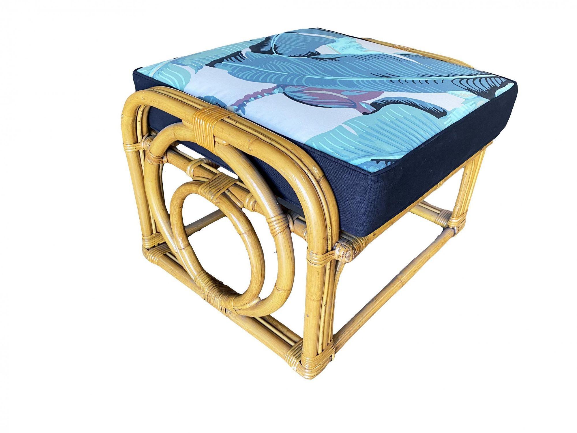 Restaurierter 3-strangiger Rattan-Sessel „Circles and Speed“ mit Loungesessel und Ottomane im Zustand „Hervorragend“ im Angebot in Van Nuys, CA