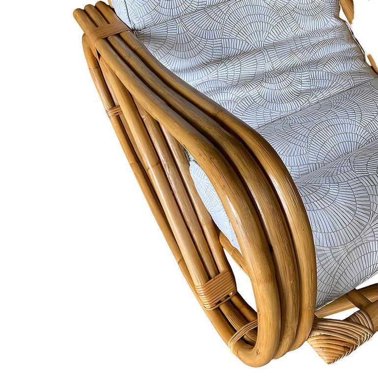 Metà XX secolo Sedia a dondolo in rattan Reverese Pretzel restaurata a 3 fili in vendita