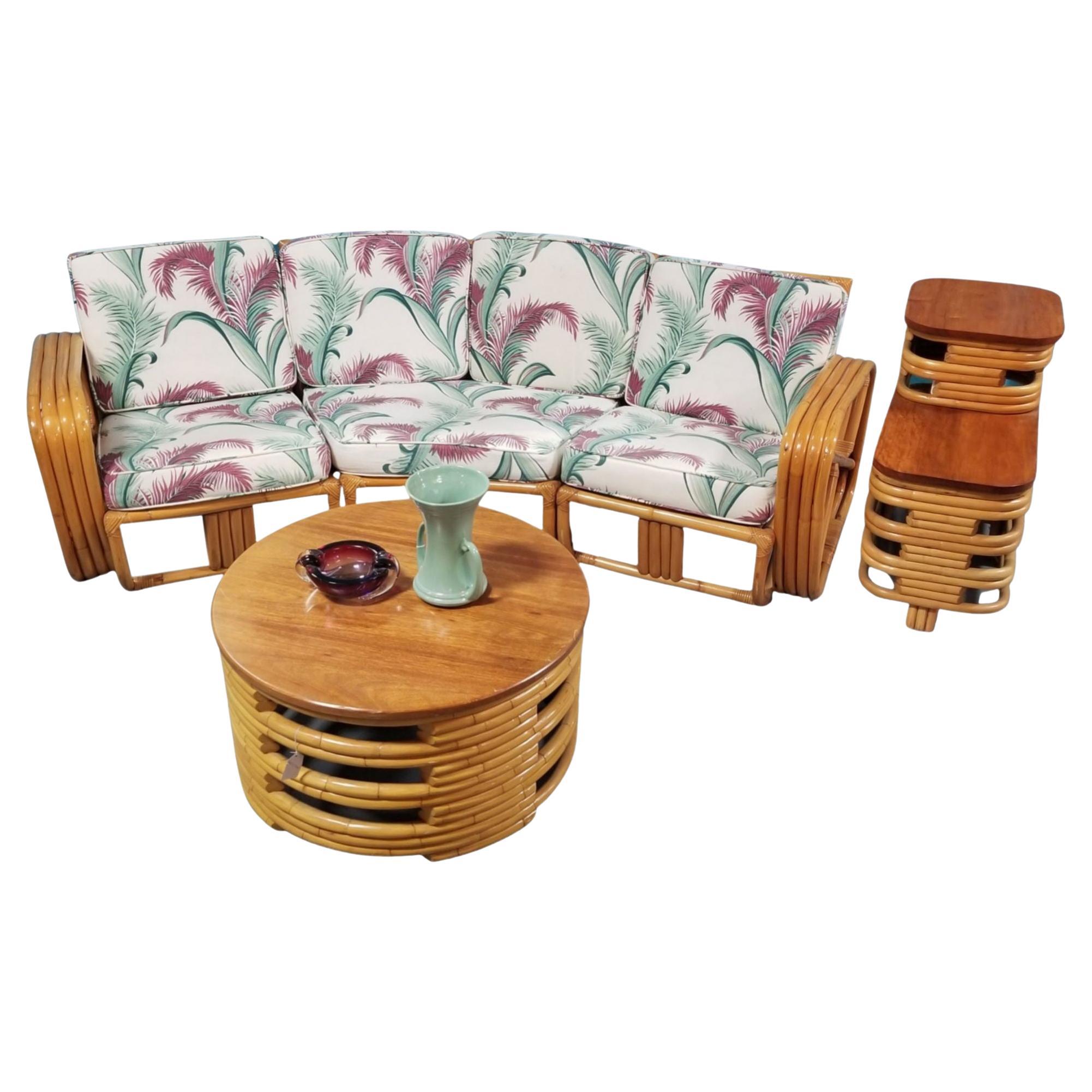 Ficks Reed Restauriertes Rattan-Wohnzimmer-Set - Ecksofa, Kaffee & Beistelltisch im Angebot