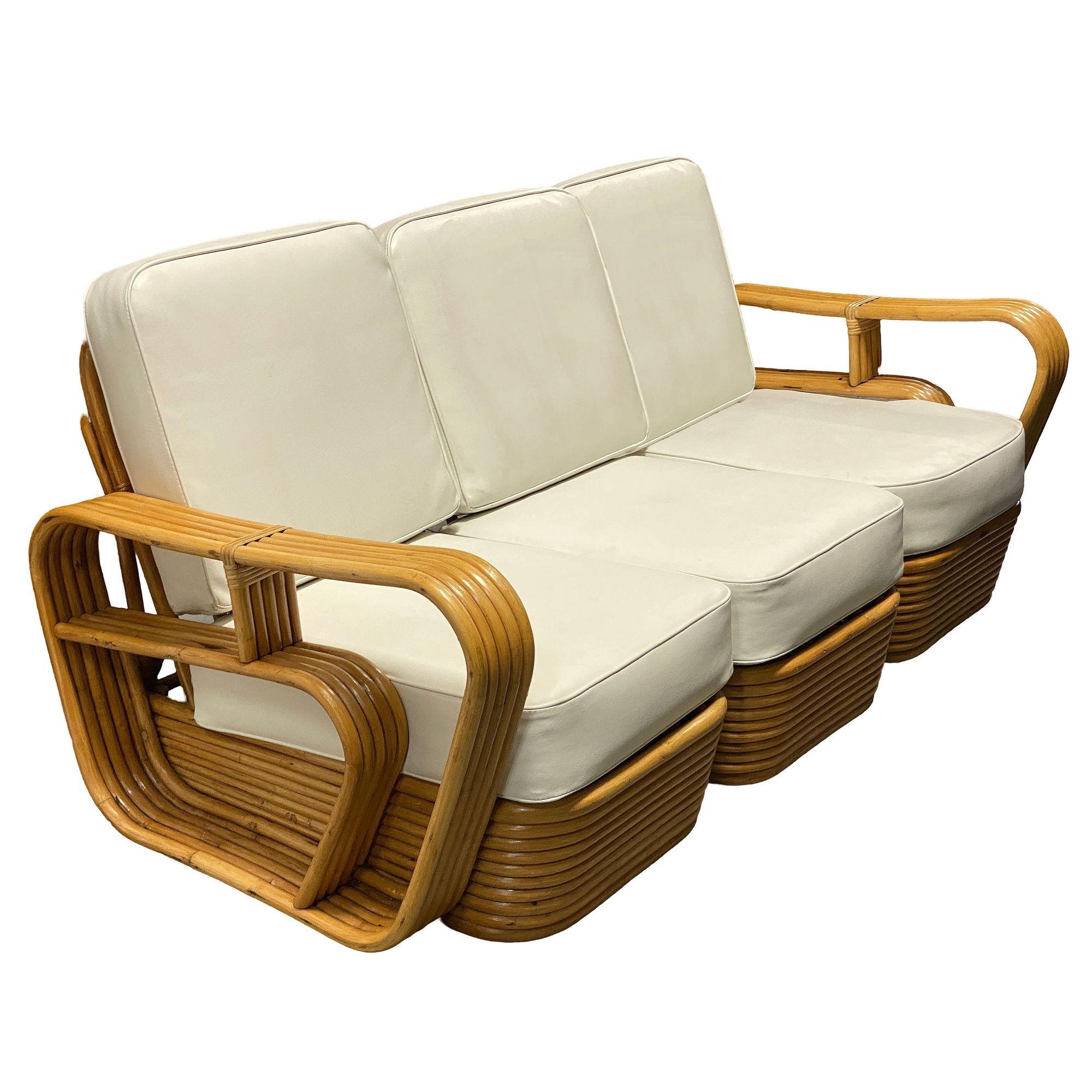 Diese wunderschön restaurierte, von Paul Frank inspirierte Rattan-Wohnzimmergarnitur aus der Mitte des Jahrhunderts besteht aus einem fünfsträngigen 