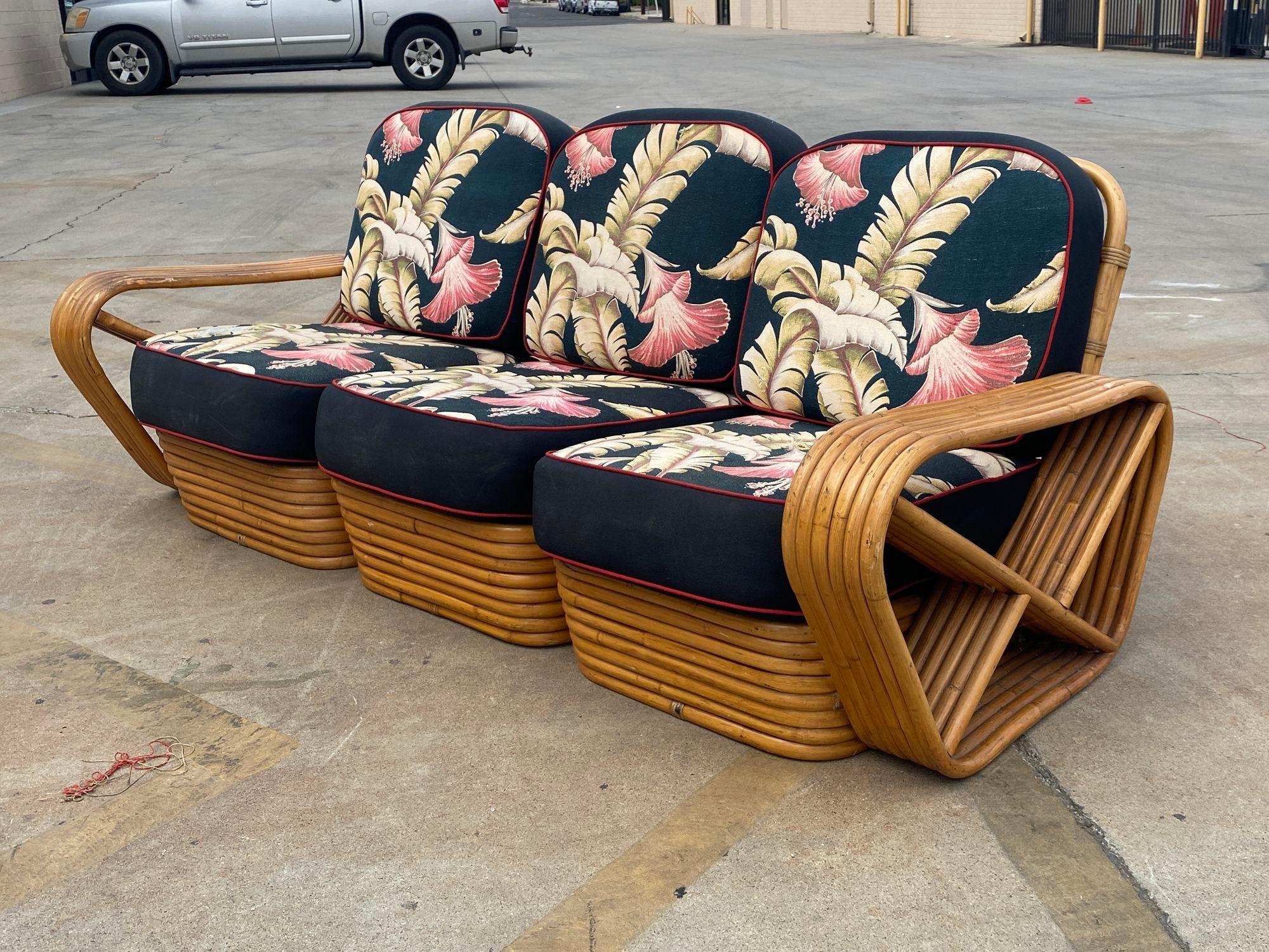 Rotin Ensemble canapé, table et chaise de style Paul Frankl restauré à 6 brins en vente