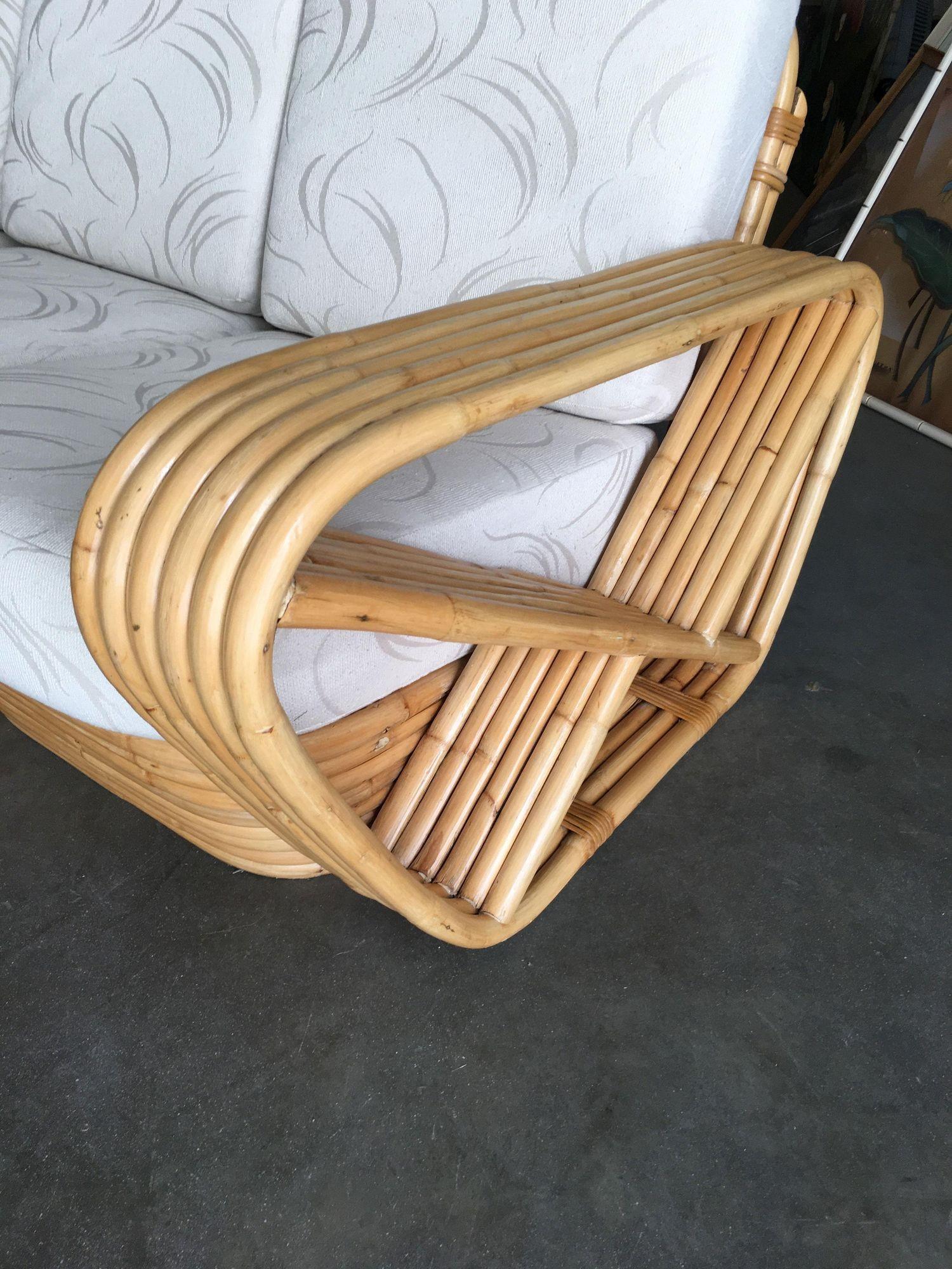 Restauriertes 6-strangiges quadratisches Rattan-Ecksofa mit 3 Sitzen und Beistelltisch im Zustand „Hervorragend“ im Angebot in Van Nuys, CA