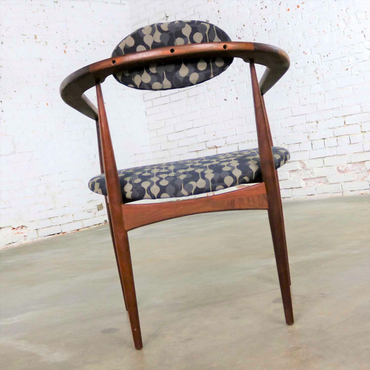 Restored Adrian Pearsall 950-C Armed Side Chair 3