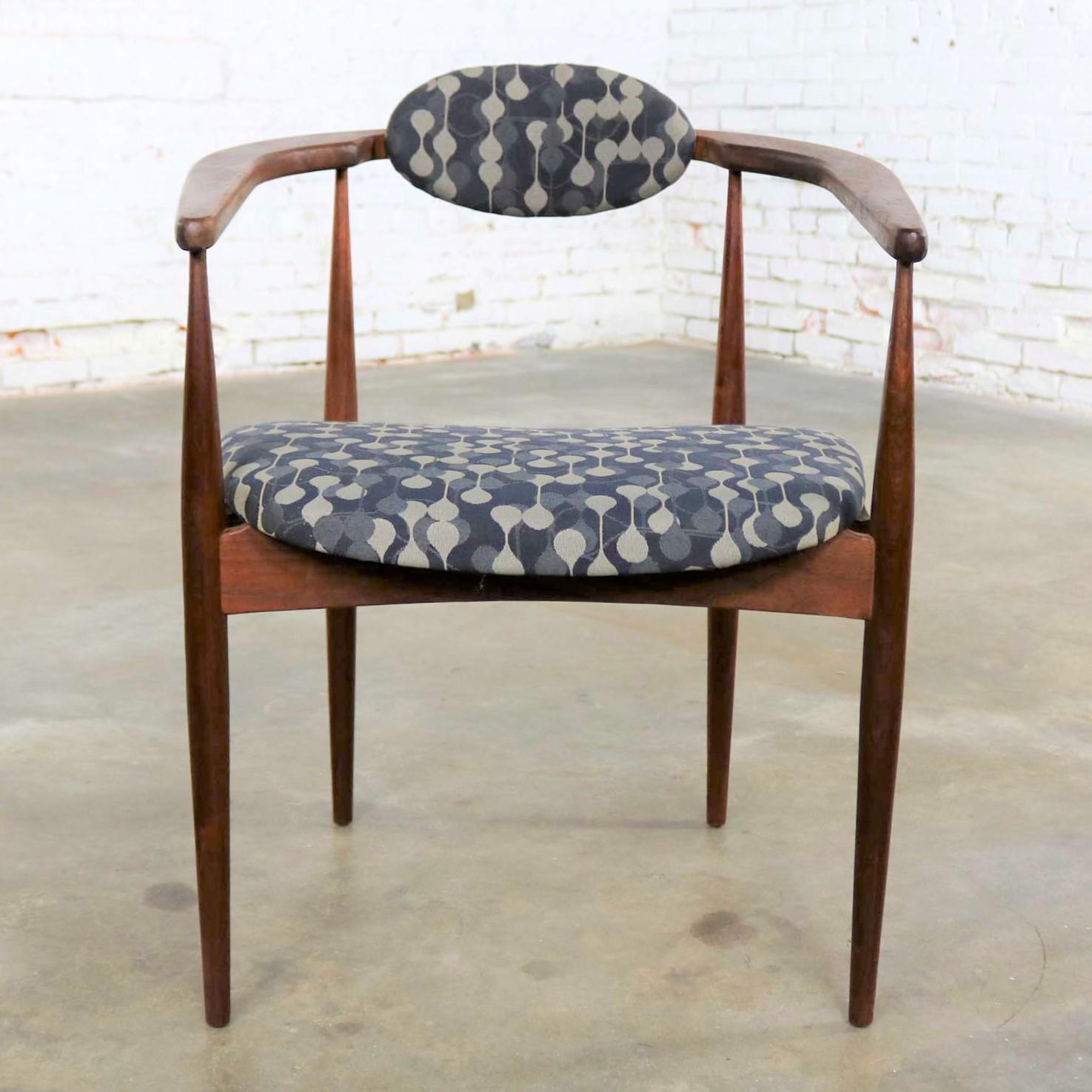 Mid-Century Modern Restored Adrian Pearsall 950-C Armed Side Chair