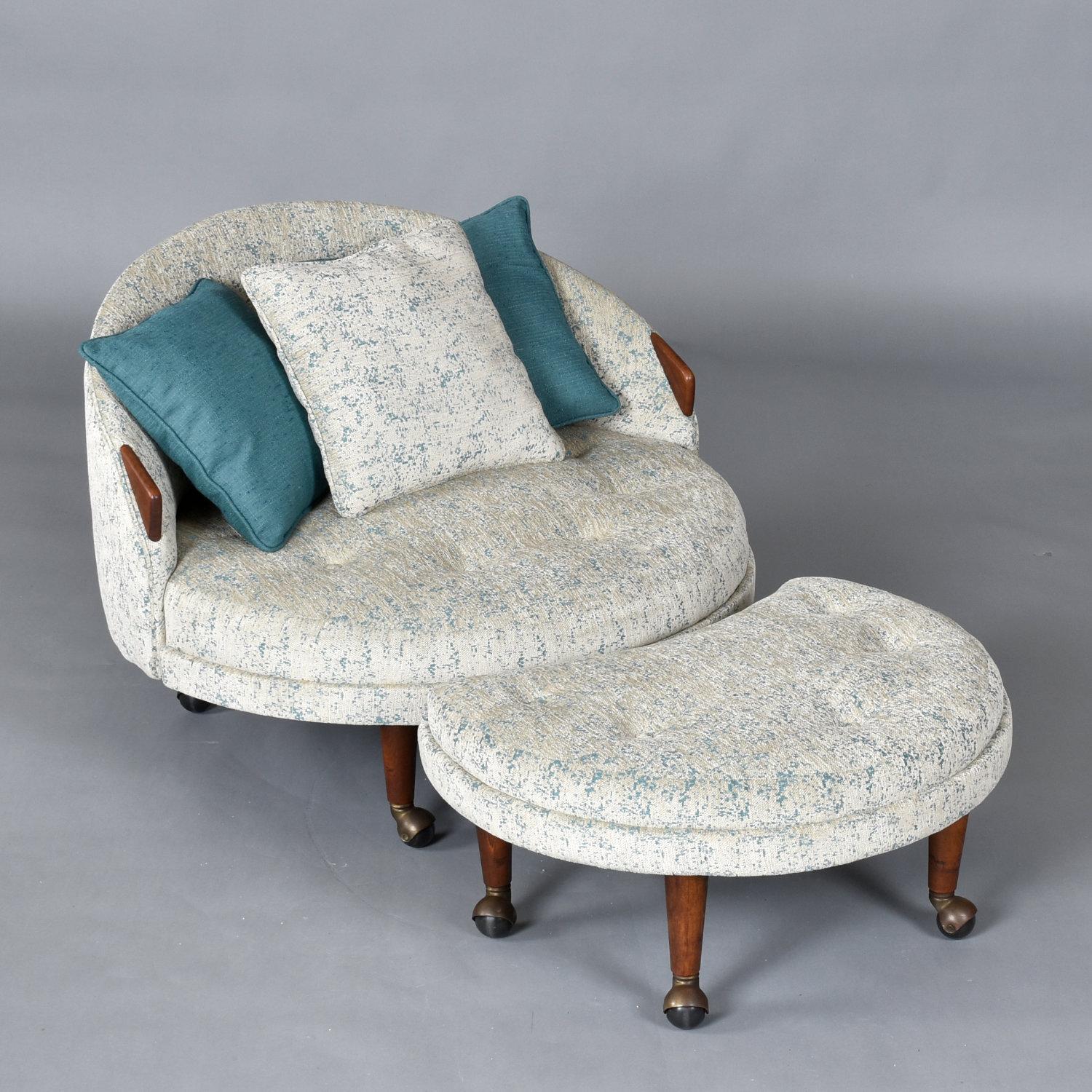 Restaurierter Adrian Pearsall für Craft Associates Havana-Stuhl und Ottomane (Walnuss) im Angebot