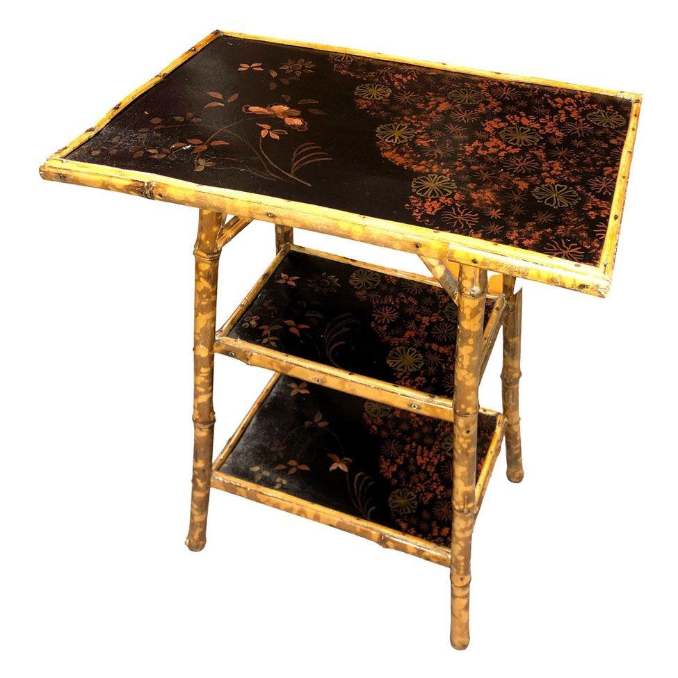 Victorien tardif Table d'appoint à 3 niveaux en bambou Tiger Tortoise Aesthetic Movement restaurée en vente