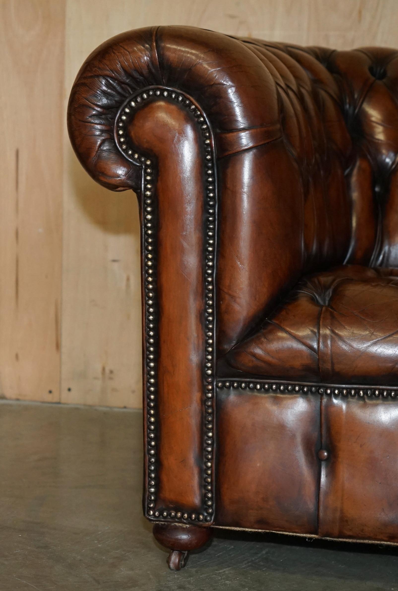 RESTORIERTER ANTiQUE CHESTERFIELD CLUB ARMSTUHL BROWN LEATHER PORCELAIN CASTORS im Angebot 2