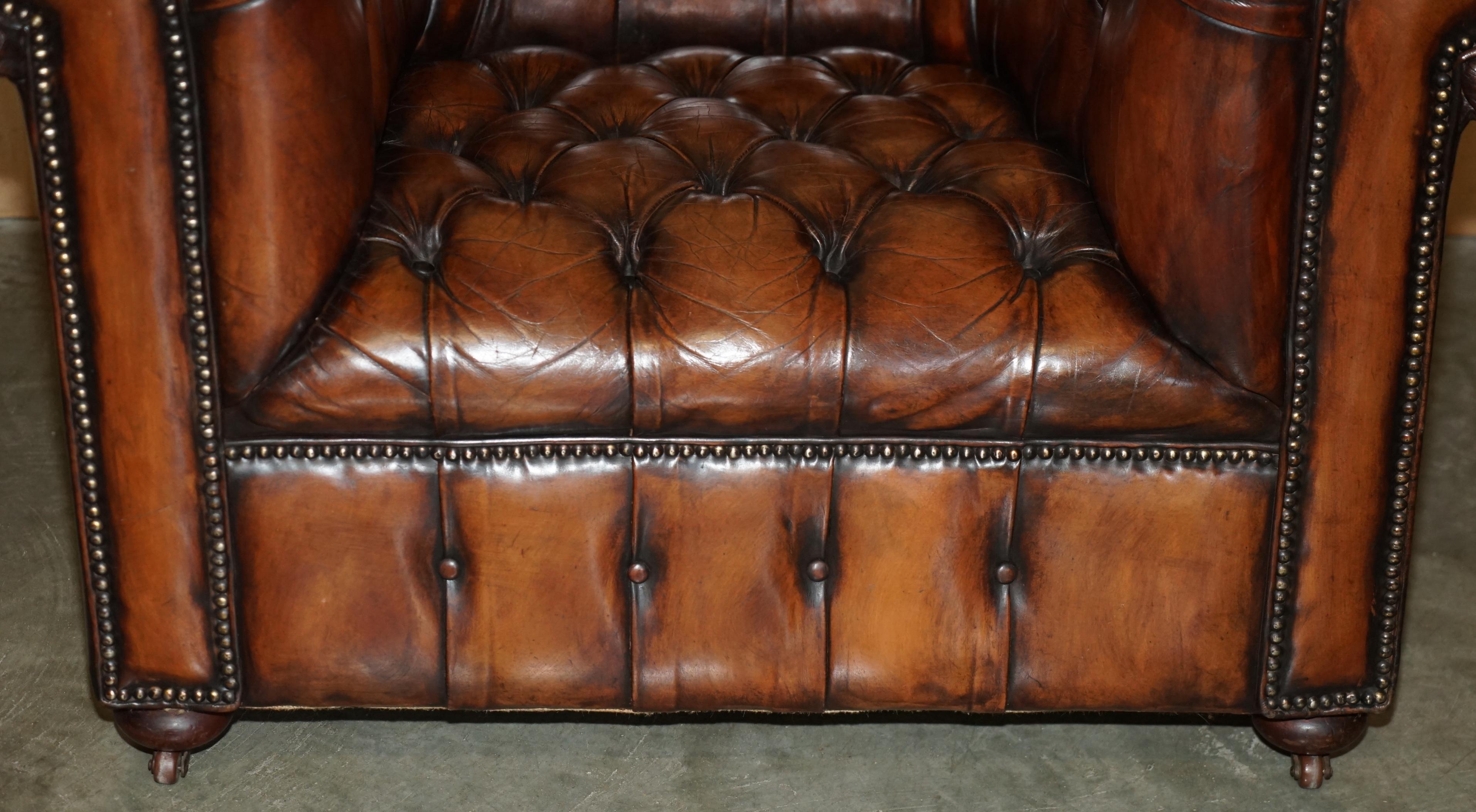RESTORIERTER ANTiQUE CHESTERFIELD CLUB ARMSTUHL BROWN LEATHER PORCELAIN CASTORS im Angebot 3