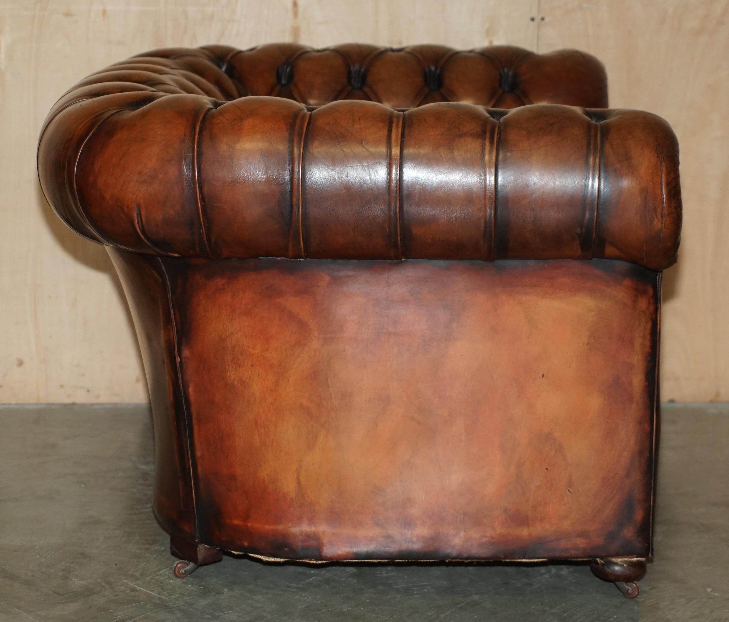 RESTORIERTER ANTiQUE CHESTERFIELD CLUB ARMSTUHL BROWN LEATHER PORCELAIN CASTORS im Angebot 5