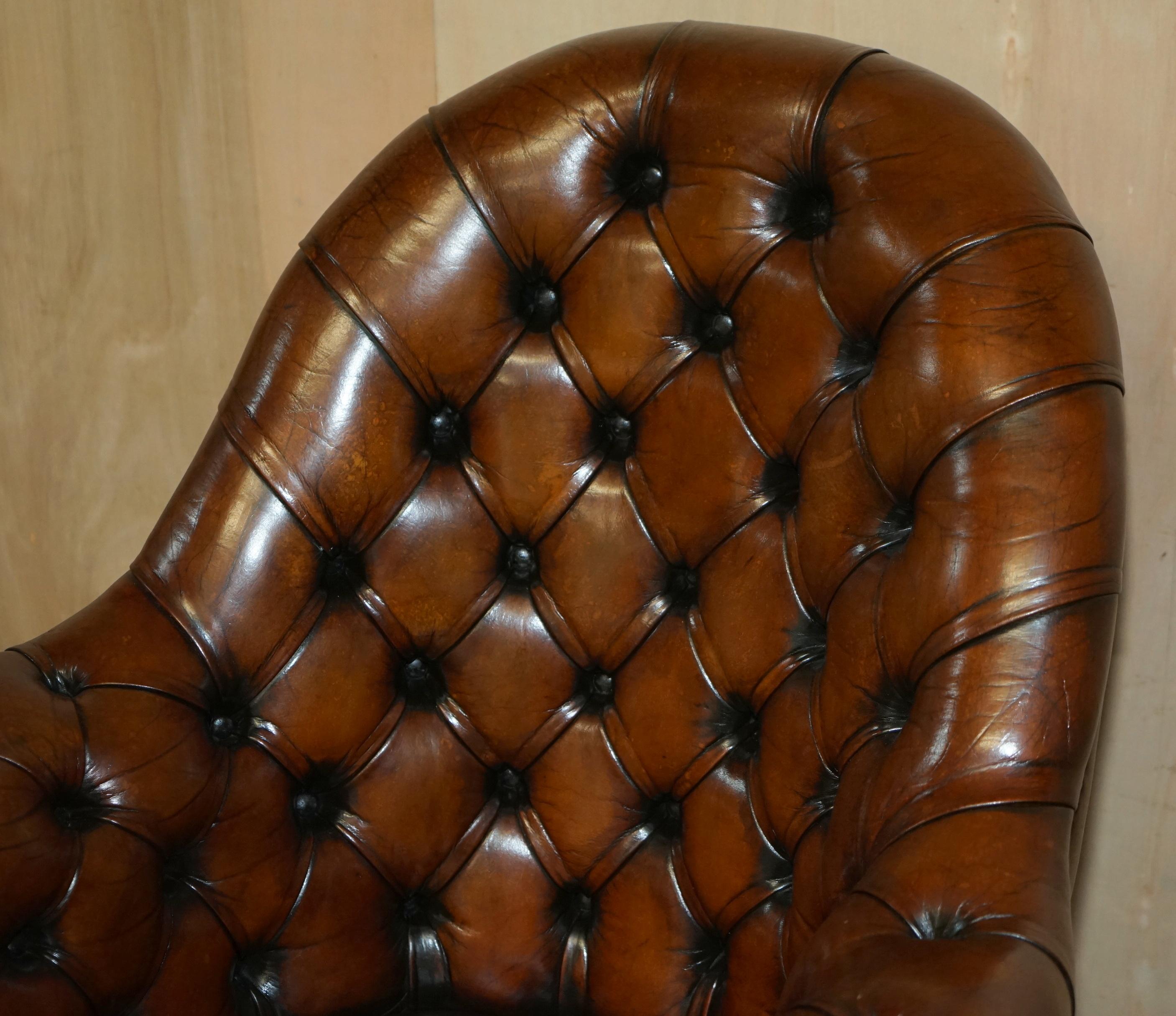 English RESTORED ANTIQUE CIGAR BROWN LEATHER CHESTERFIELD DIRECTORS CAPTAiNS ARMCHAIR