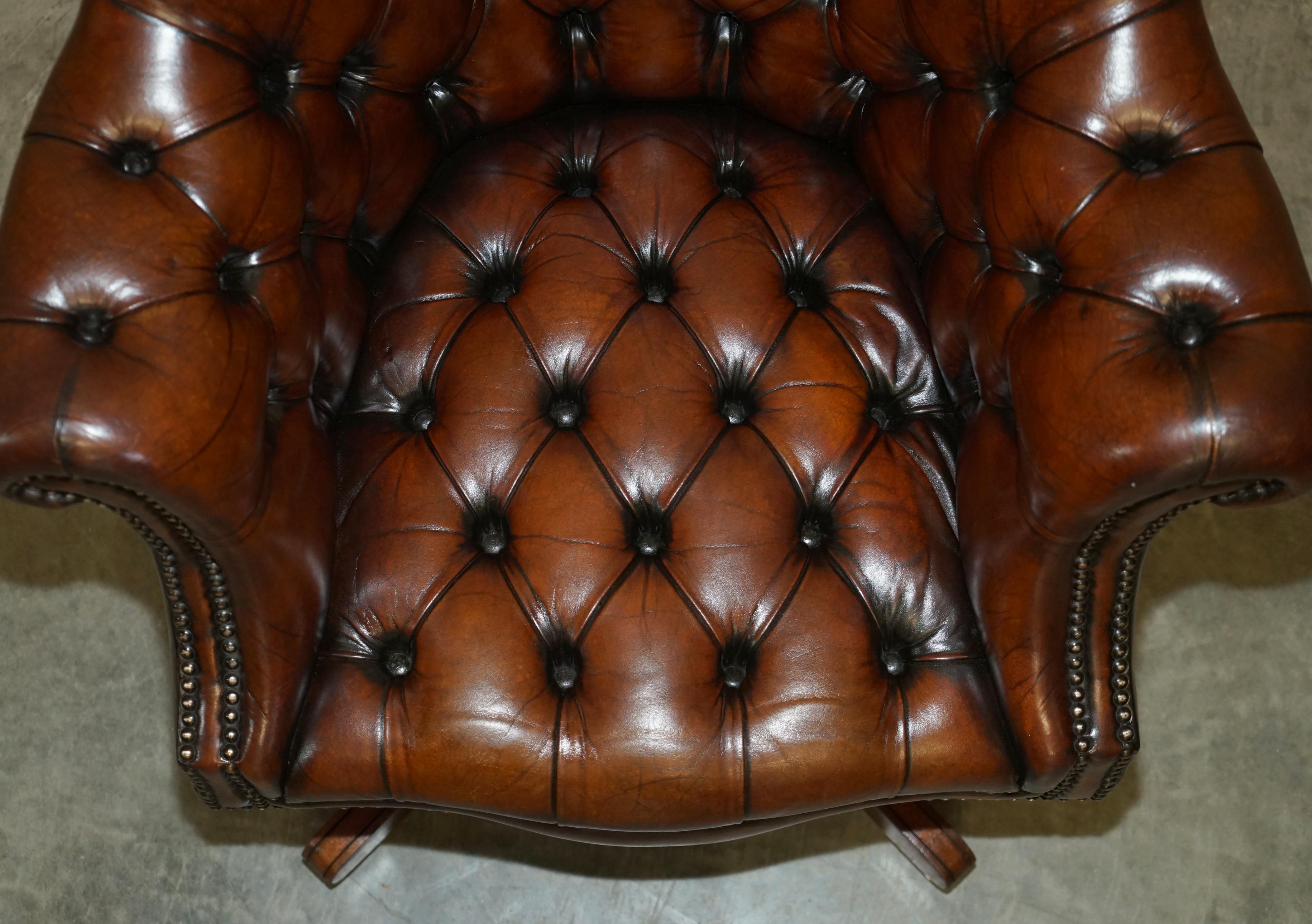 Early 20th Century RESTORED ANTIQUE CIGAR BROWN LEATHER CHESTERFIELD DIRECTORS CAPTAiNS ARMCHAIR
