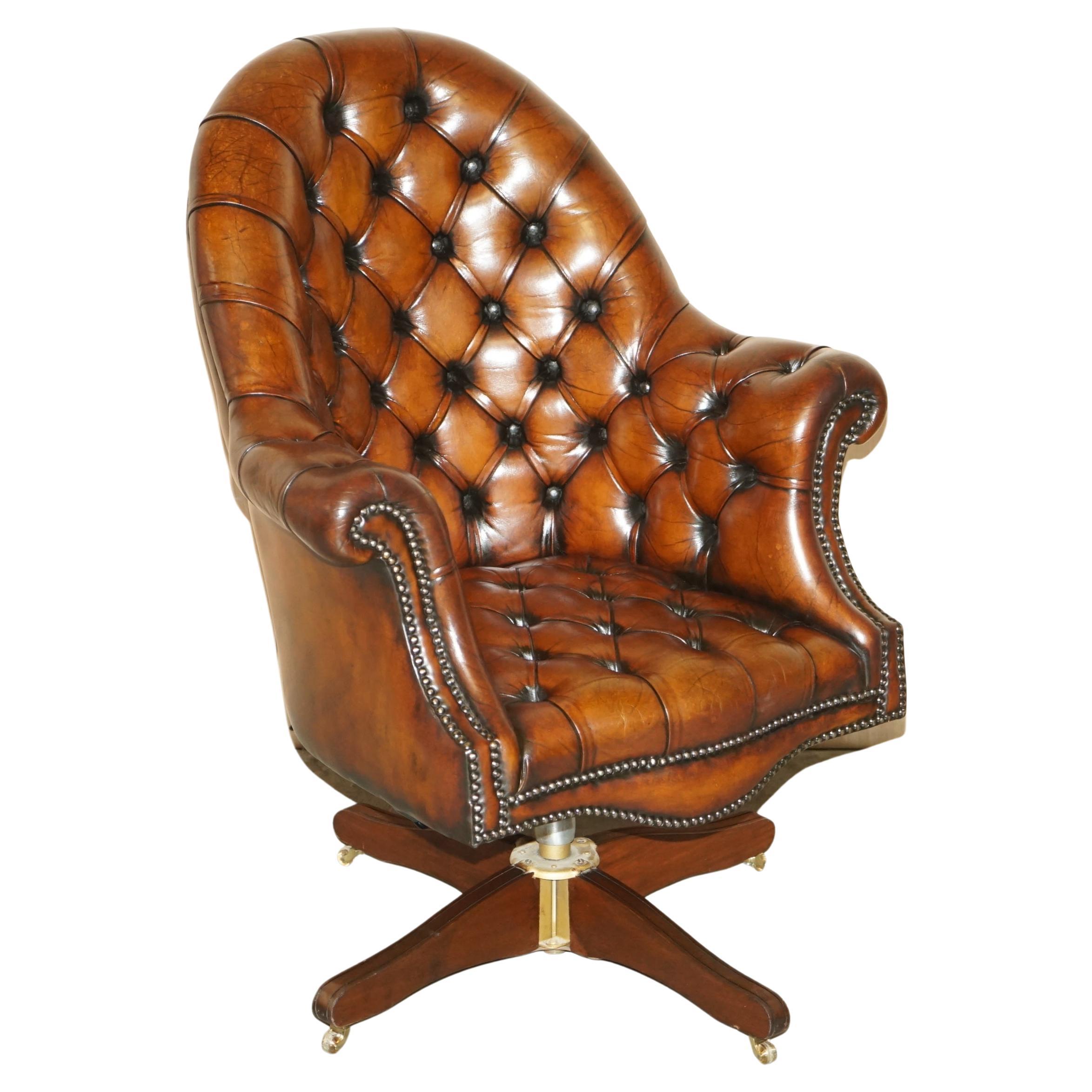 RESTORED ANTIQUE CIGAR BROWN LEATHER CHESTERFIELD DIRECTORS CAPTAiNS ARMCHAIR