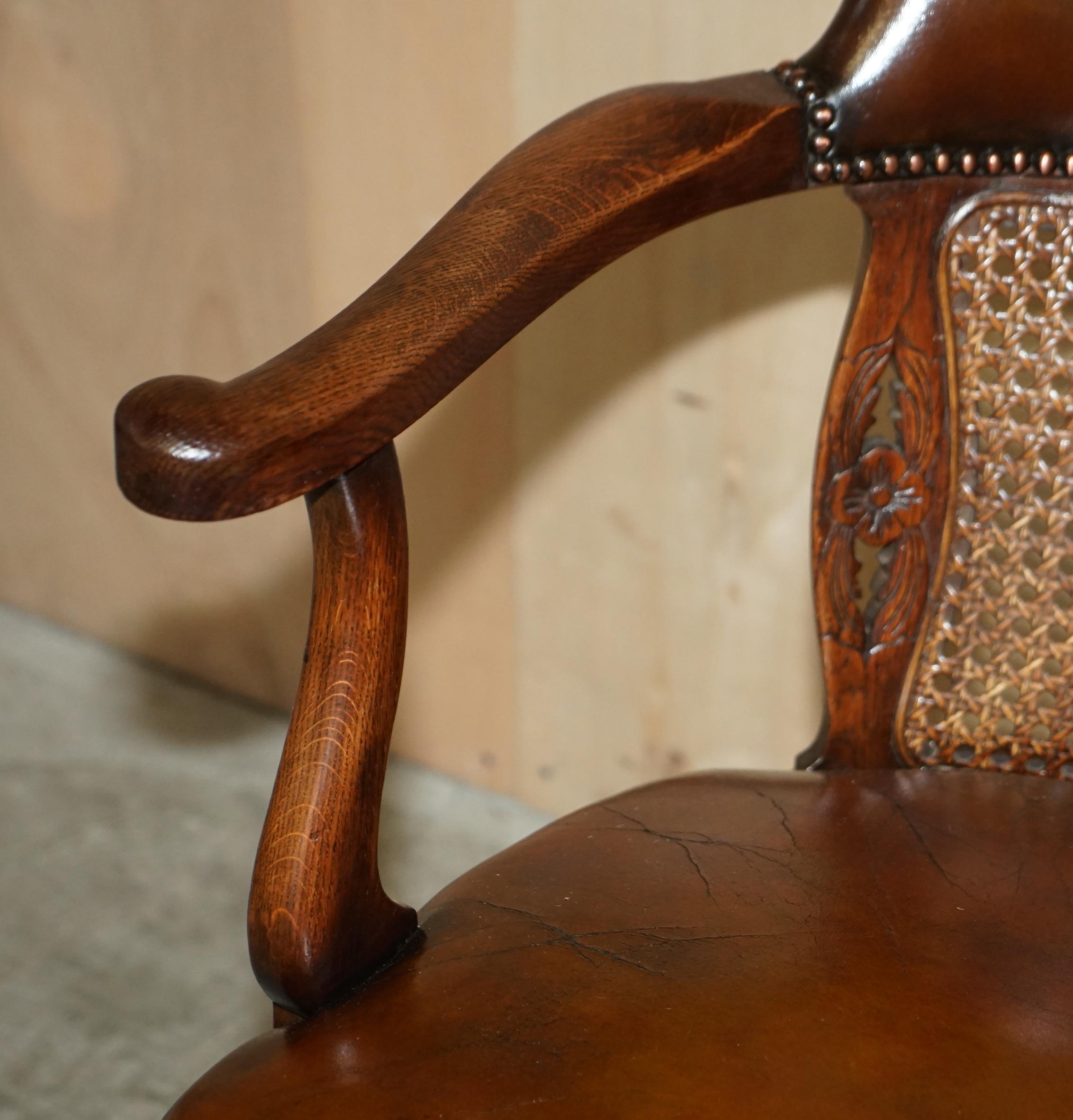 RESTORED ANTIQUE CIRCA 1880 BERGERE & BROWN LEATHER BARREL BACK CAPTAiNS CHAIR For Sale 3