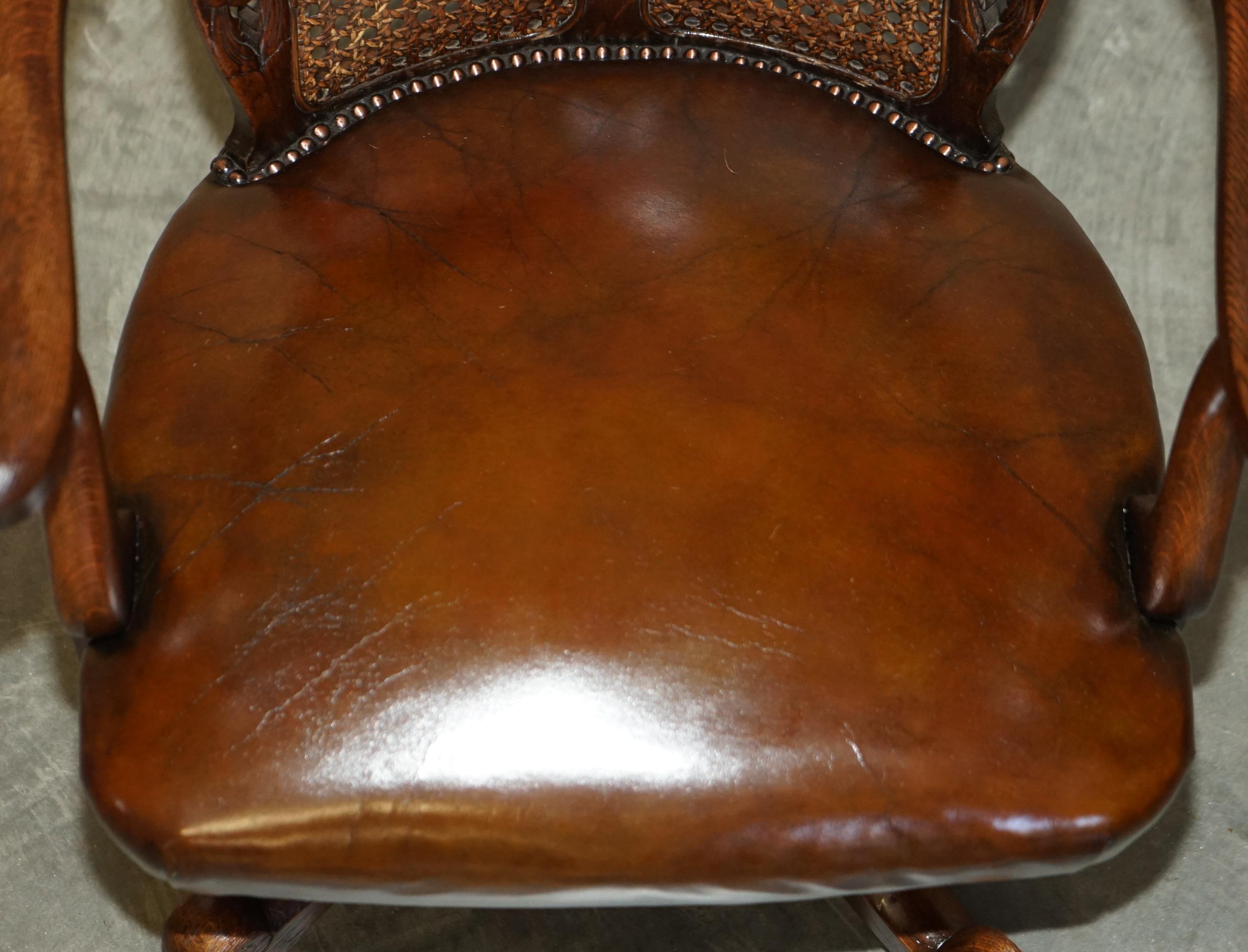 RESTORED ANTIQUE CIRCA 1880 BERGERE & BROWN LEATHER BARREL BACK CAPTAiNS CHAIR For Sale 6