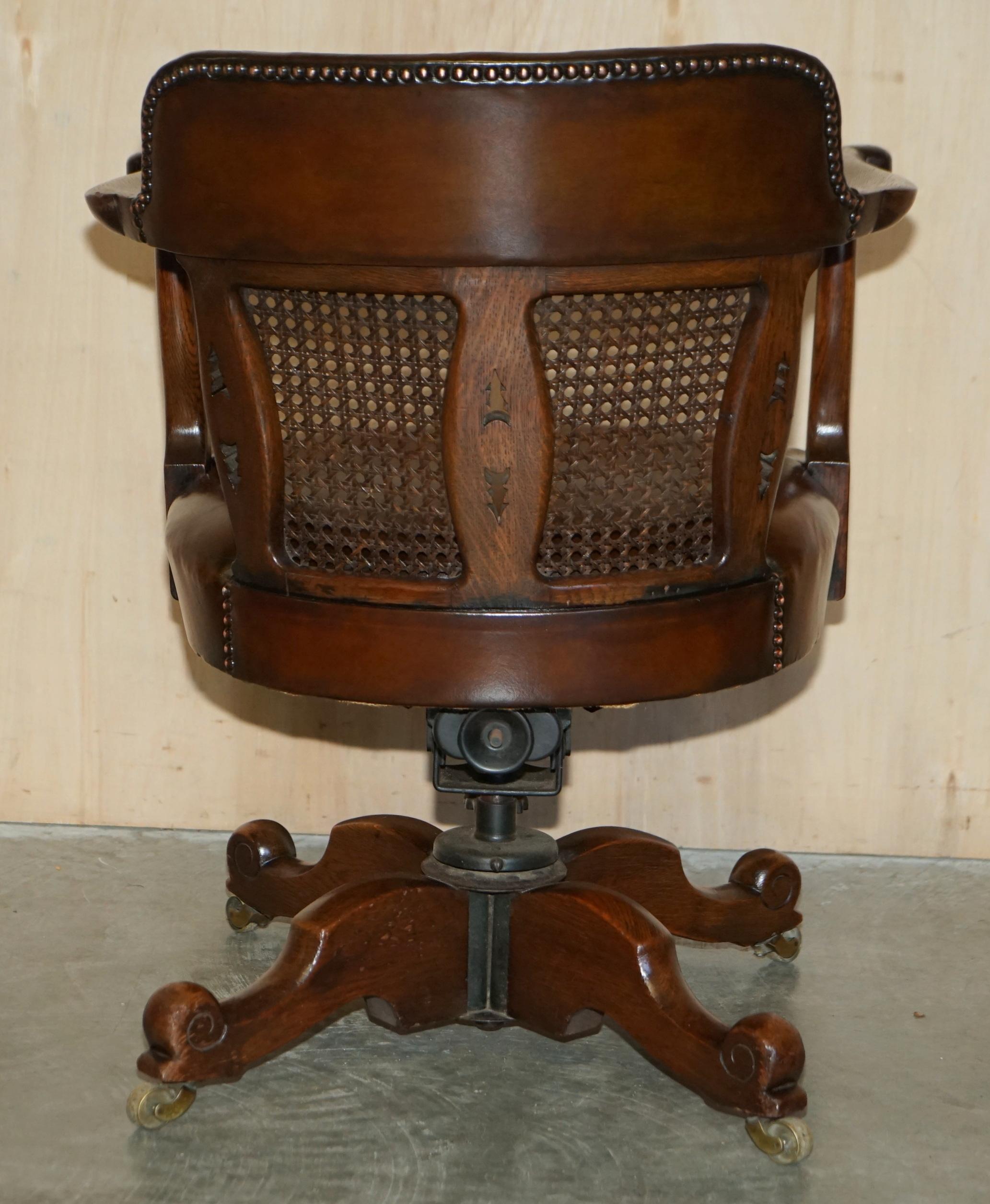 RESTORED ANTIQUE CIRCA 1880 BERGERE & BROWN LEATHER BARREL BACK CAPTAiNS CHAIR For Sale 8