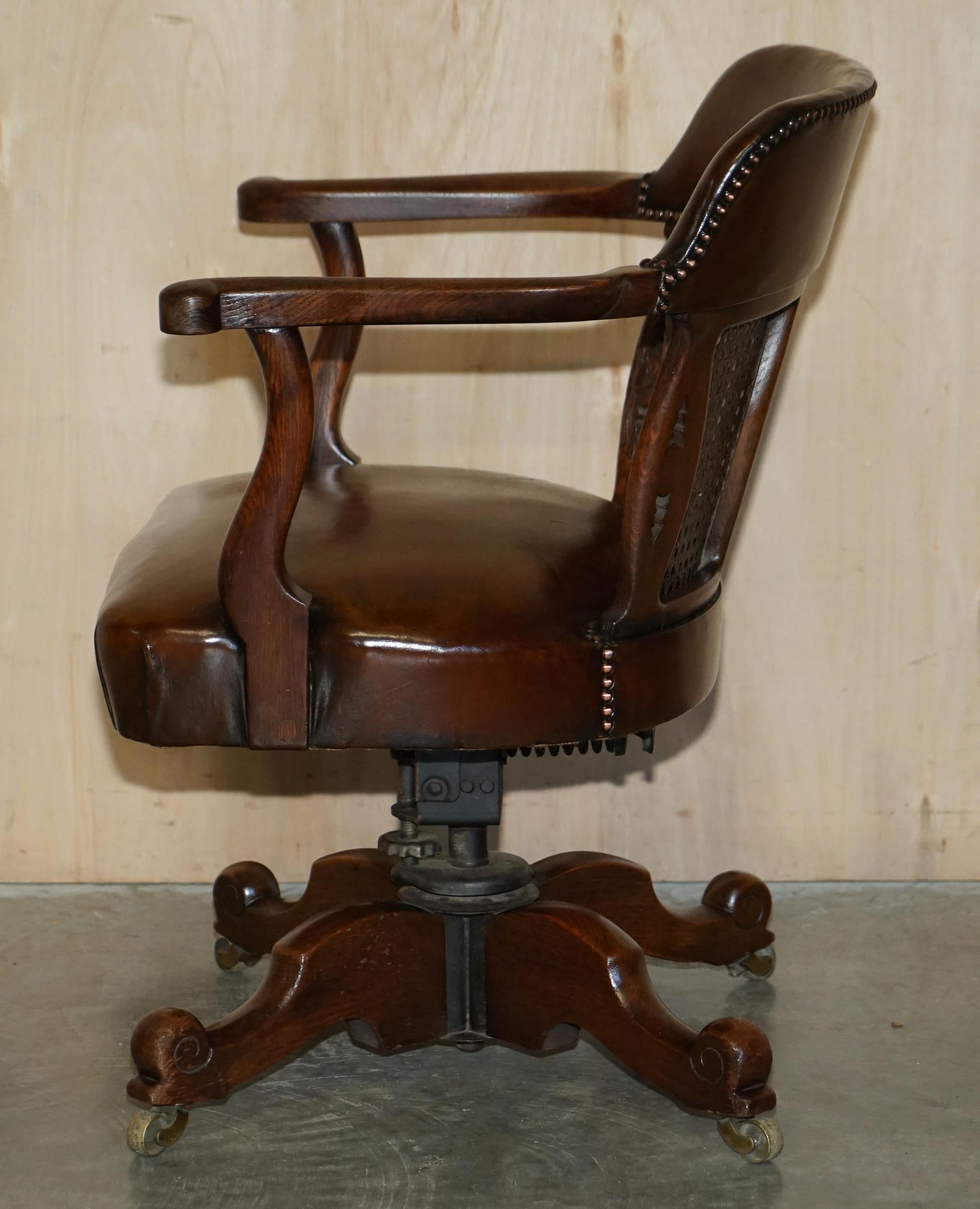 RESTORED ANTIQUE CIRCA 1880 BERGERE & BROWN LEATHER BARREL BACK CAPTAiNS CHAIR For Sale 9